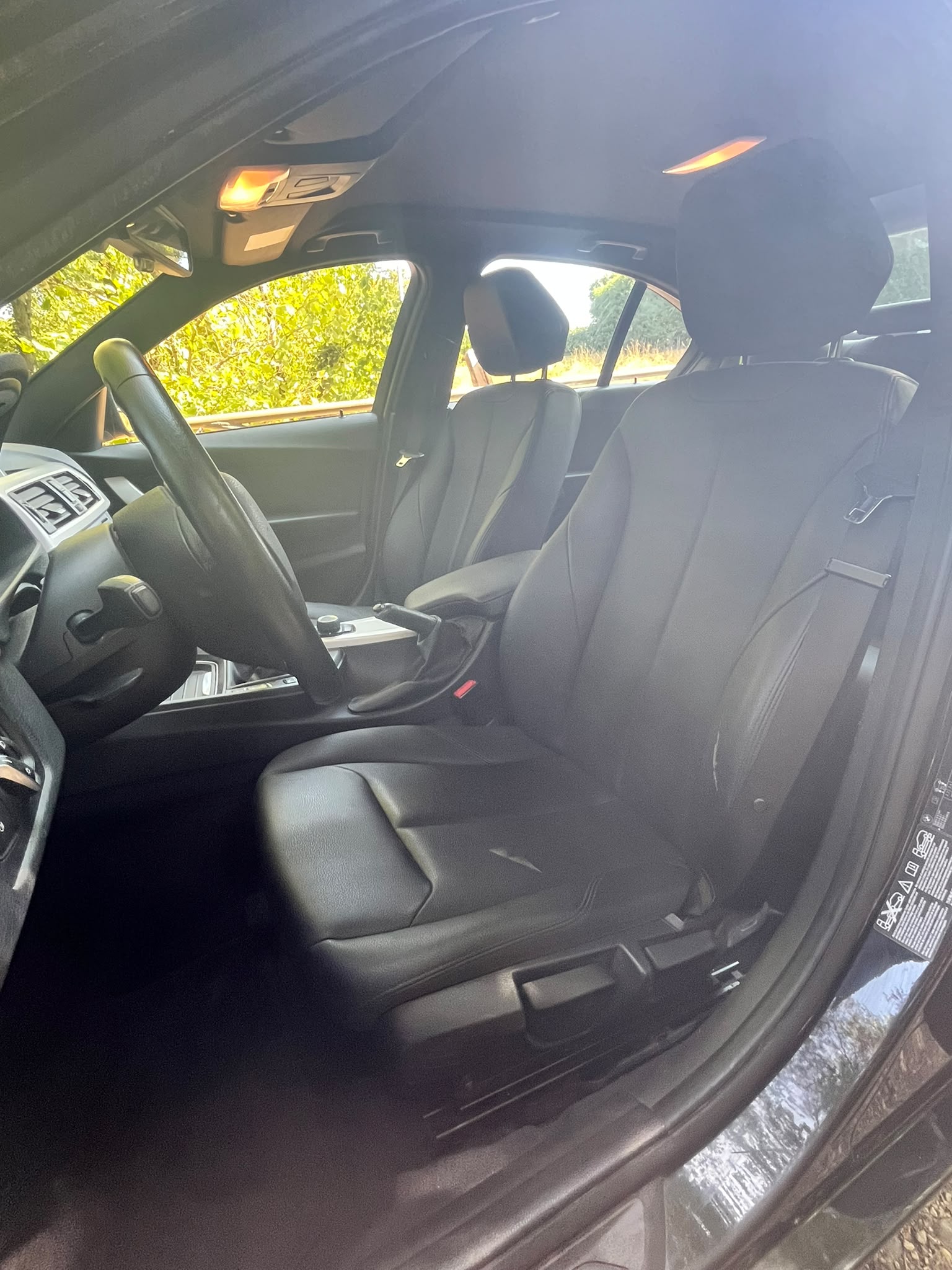 BMW 320i xDrive-image-8