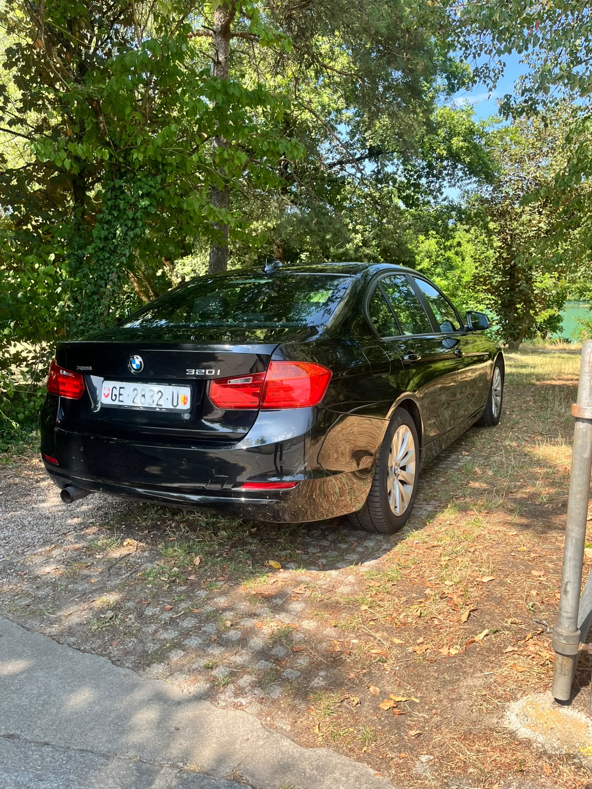 BMW 320i xDrive-image-3