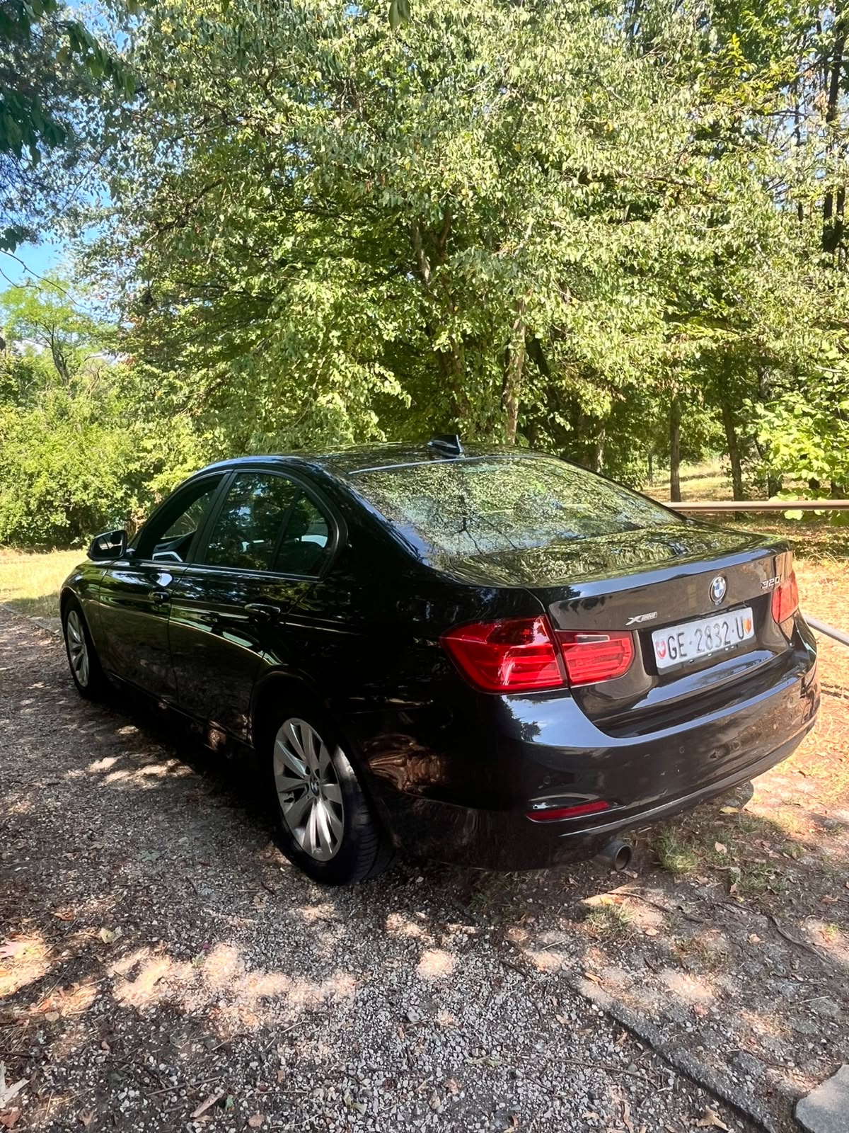 BMW 320i xDrive-image-4