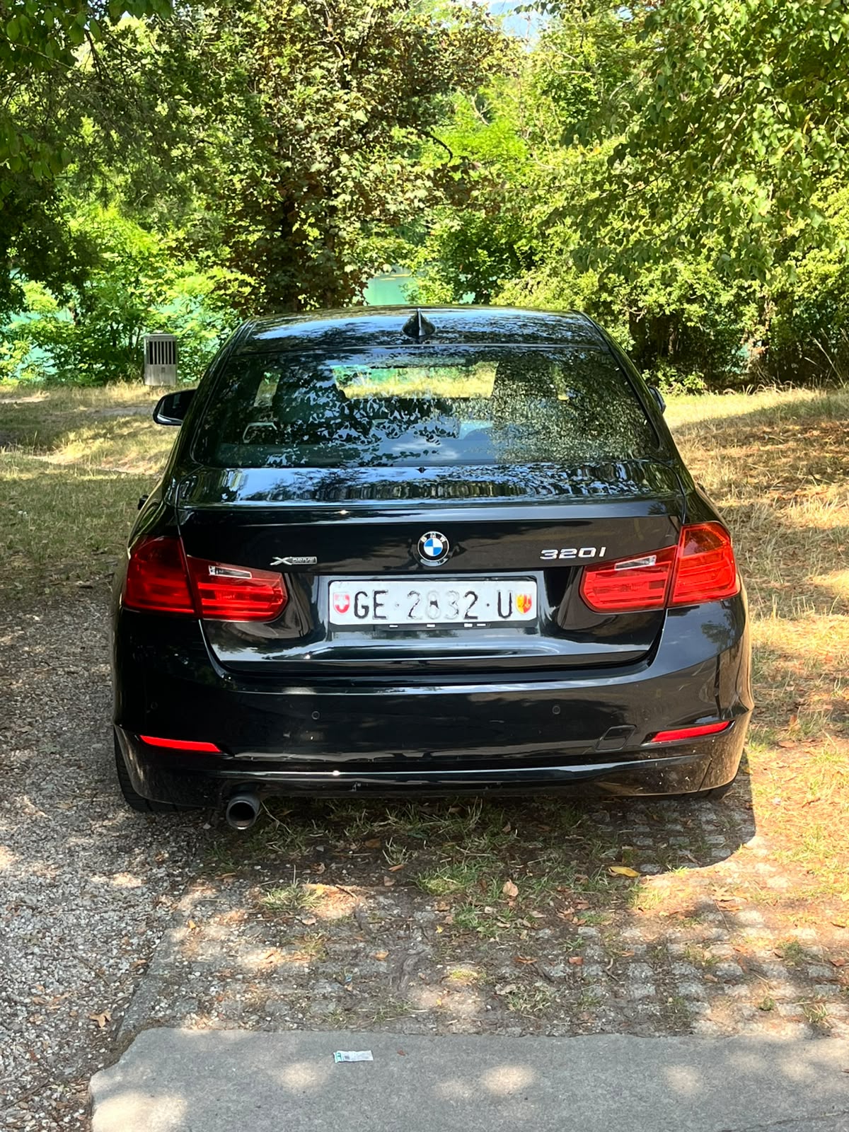 BMW 320i xDrive-image-2