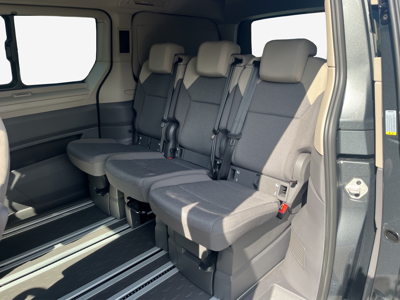 VW California 2.0 TDI Beach Tour-image-11