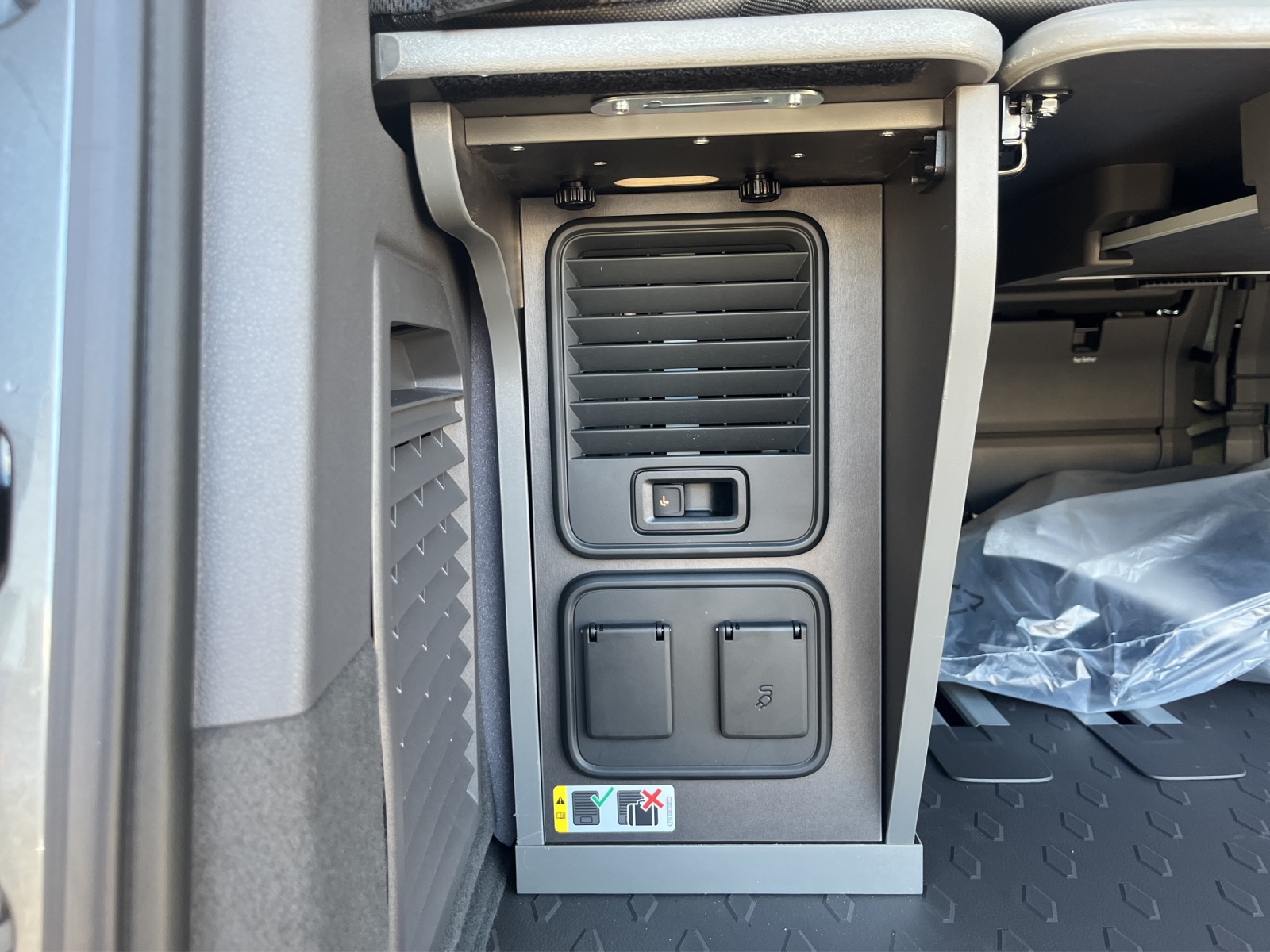 VW California 2.0 TDI Beach Tour-image-13
