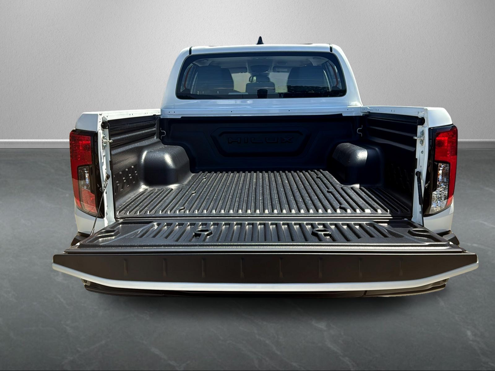TOYOTA Hilux Double Cab.-Pick-up 59KWh Comfort-image-4