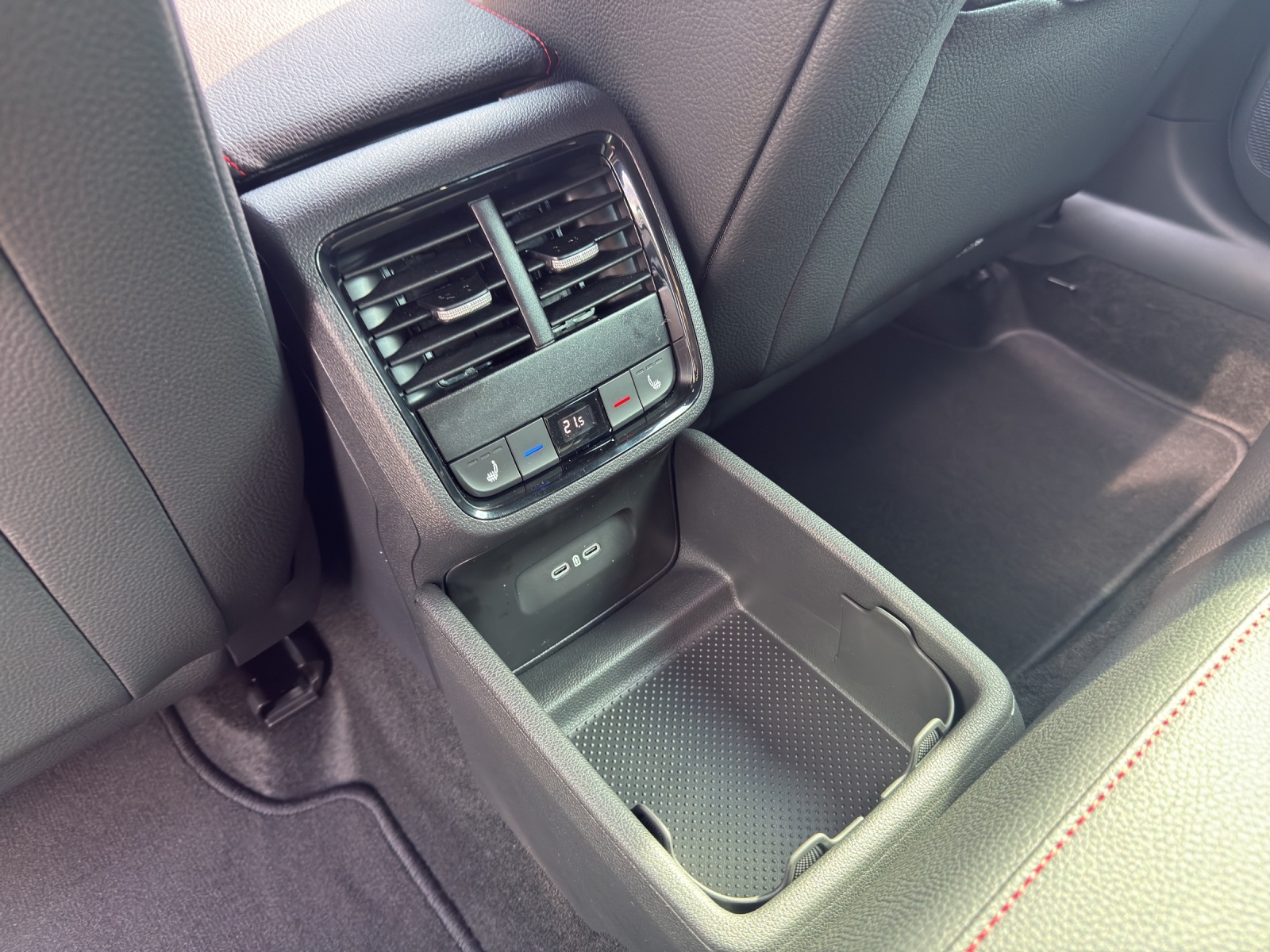 SKODA Octavia Combi 2.0 TSI DSG RS 30 Years Edition-image-14