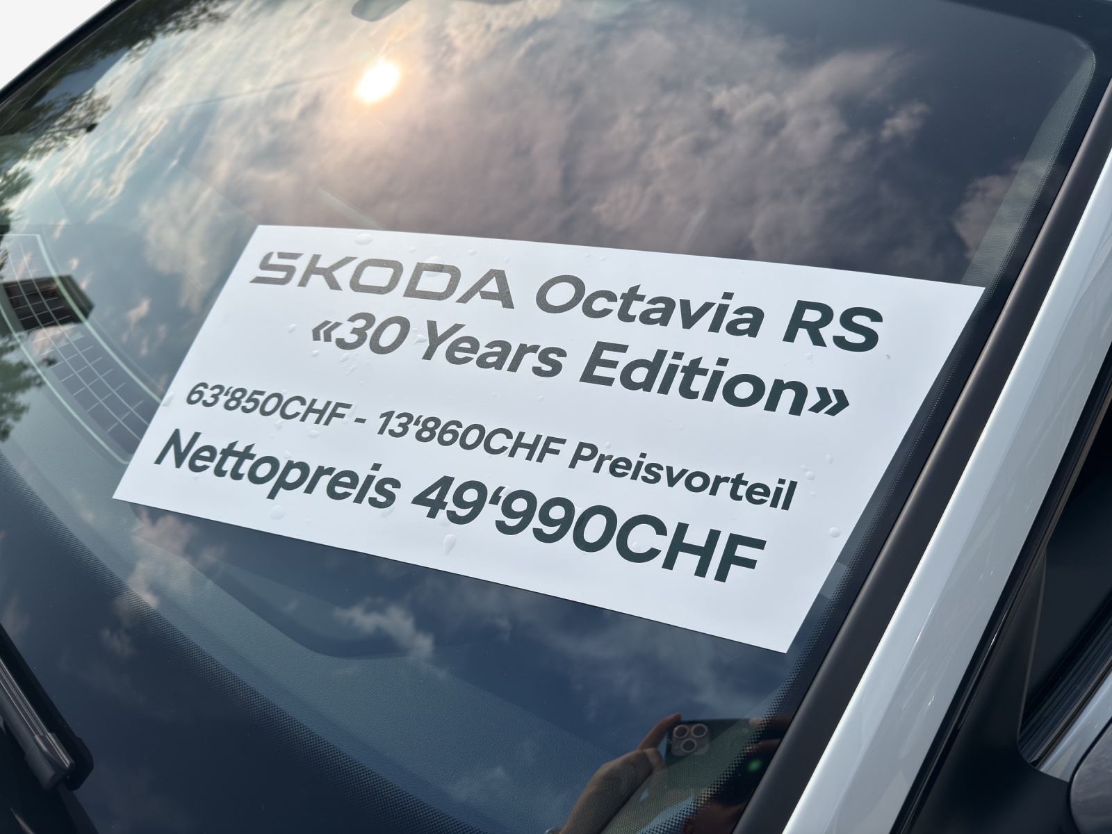 SKODA Octavia Combi 2.0 TSI DSG RS 30 Years Edition-image-15