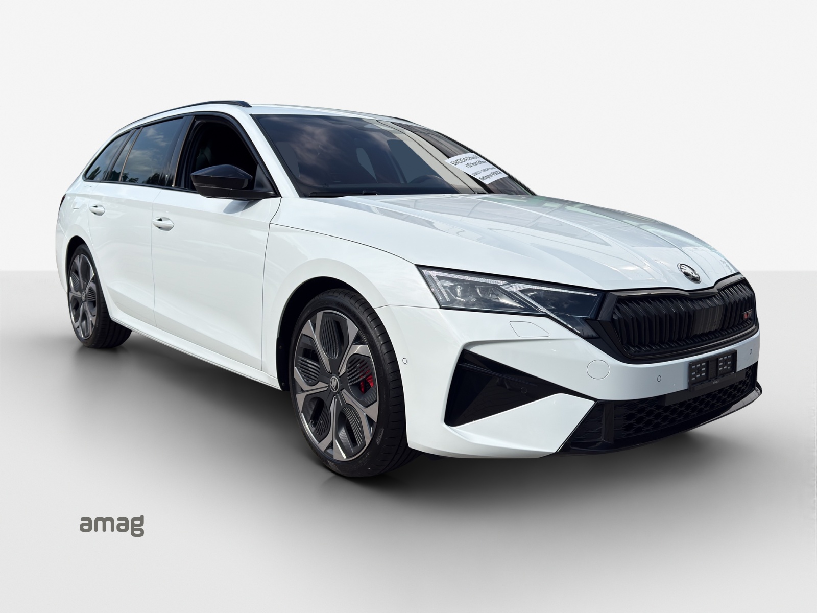 SKODA Octavia Combi 2.0 TSI DSG RS 30 Years Edition-image-5