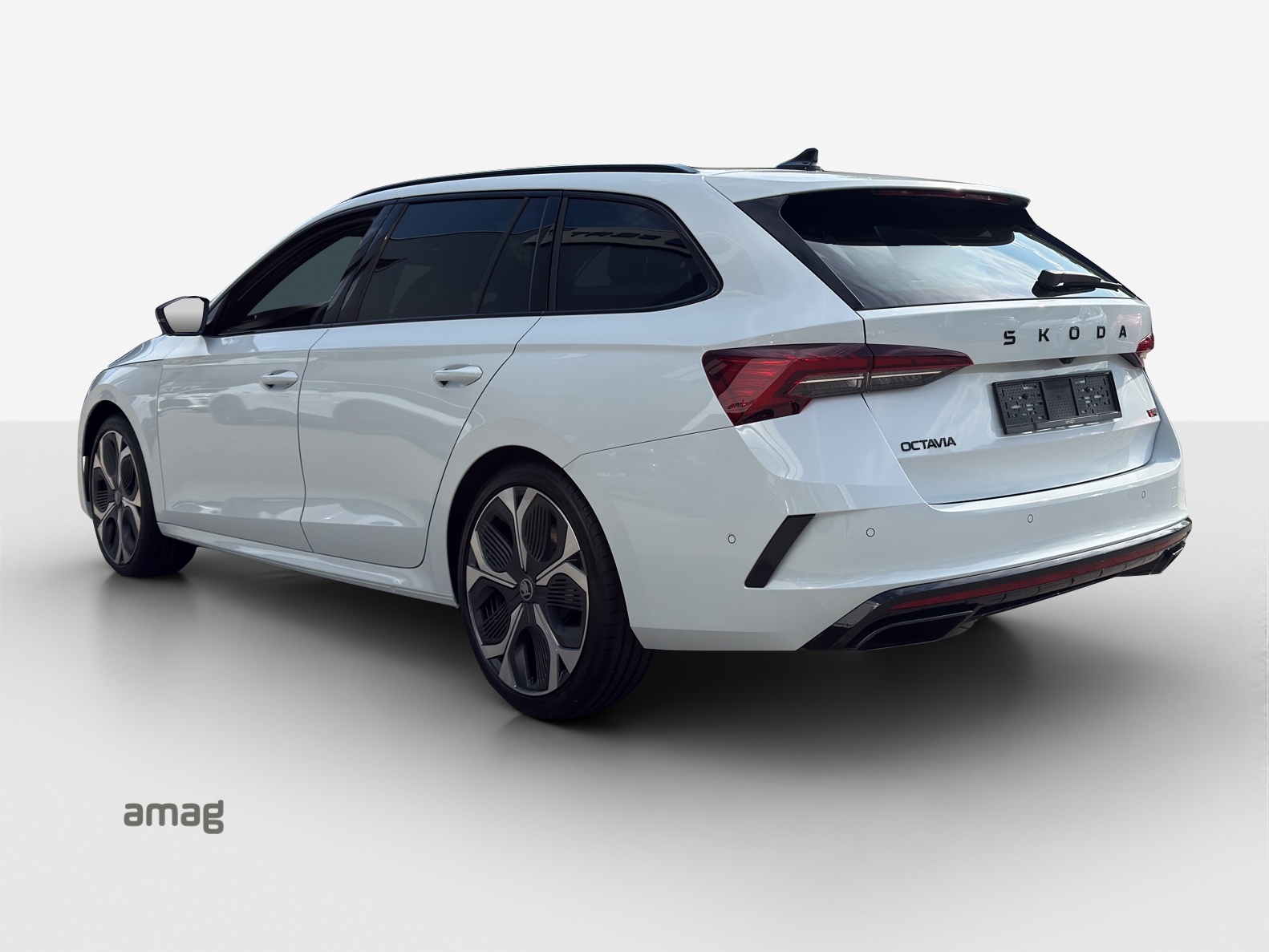 SKODA Octavia Combi 2.0 TSI DSG RS 30 Years Edition-image-2