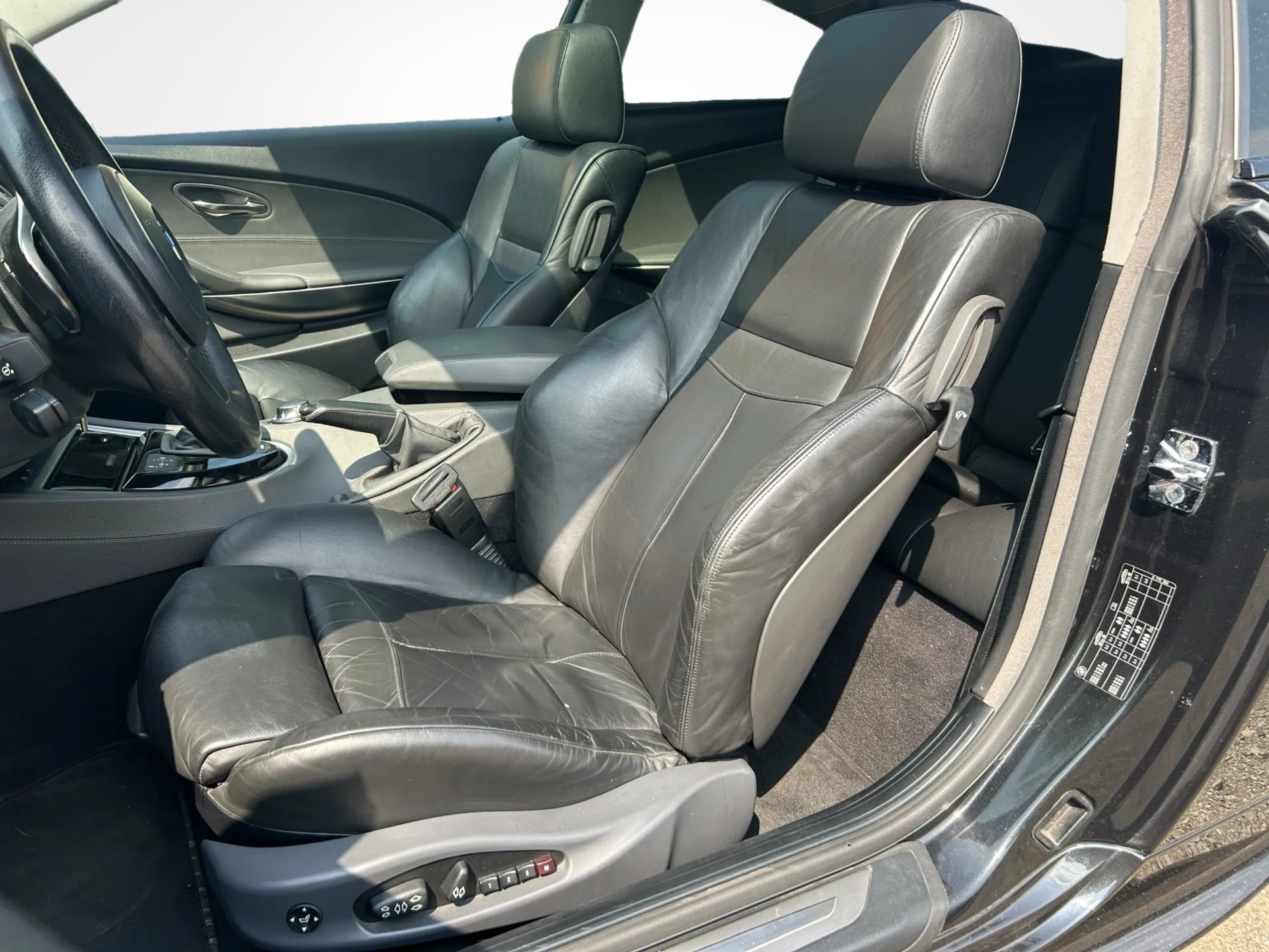 BMW 645i-image-5