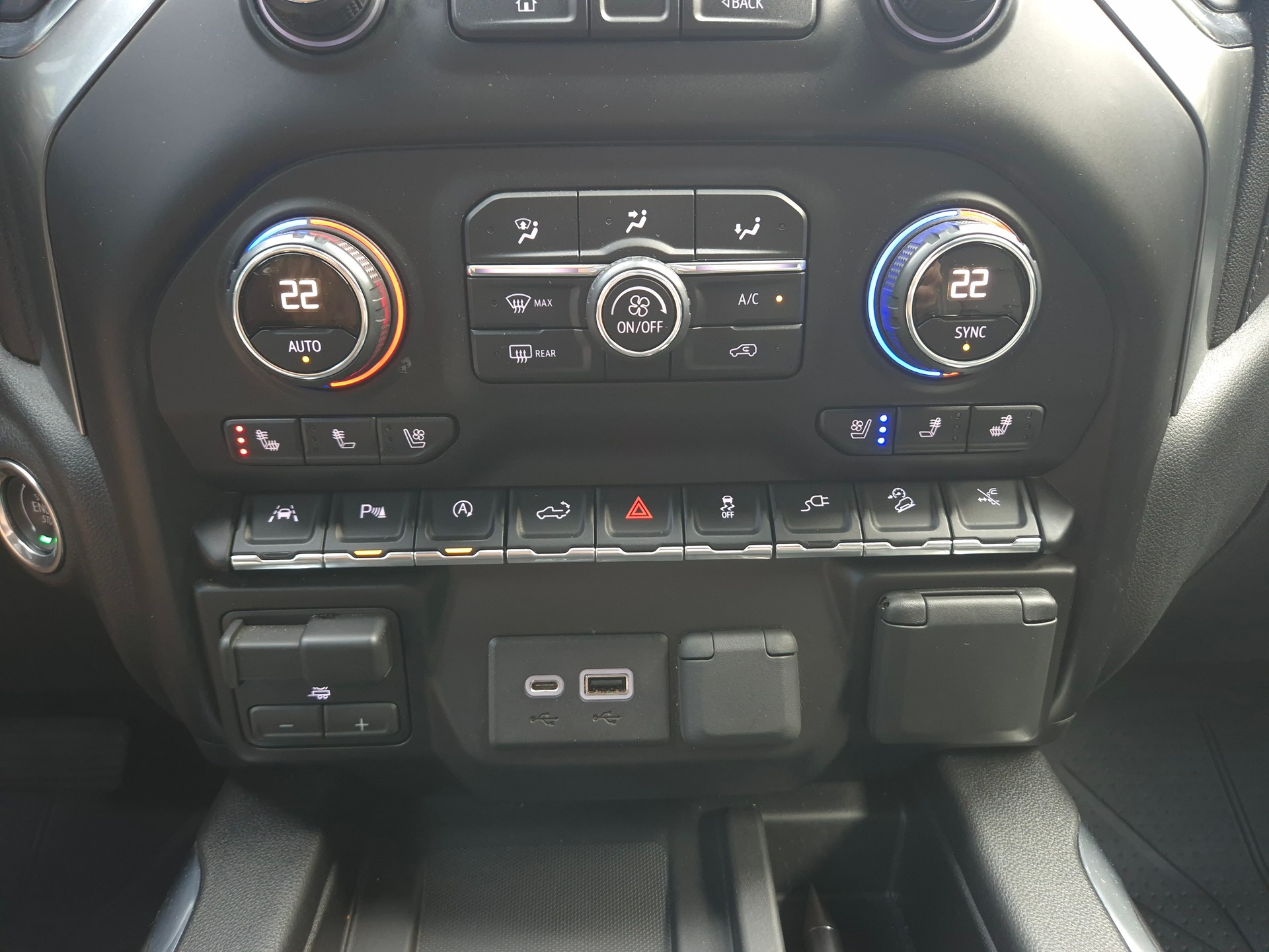 CHEVROLET Silverado 1500 LTZ V8-image-25