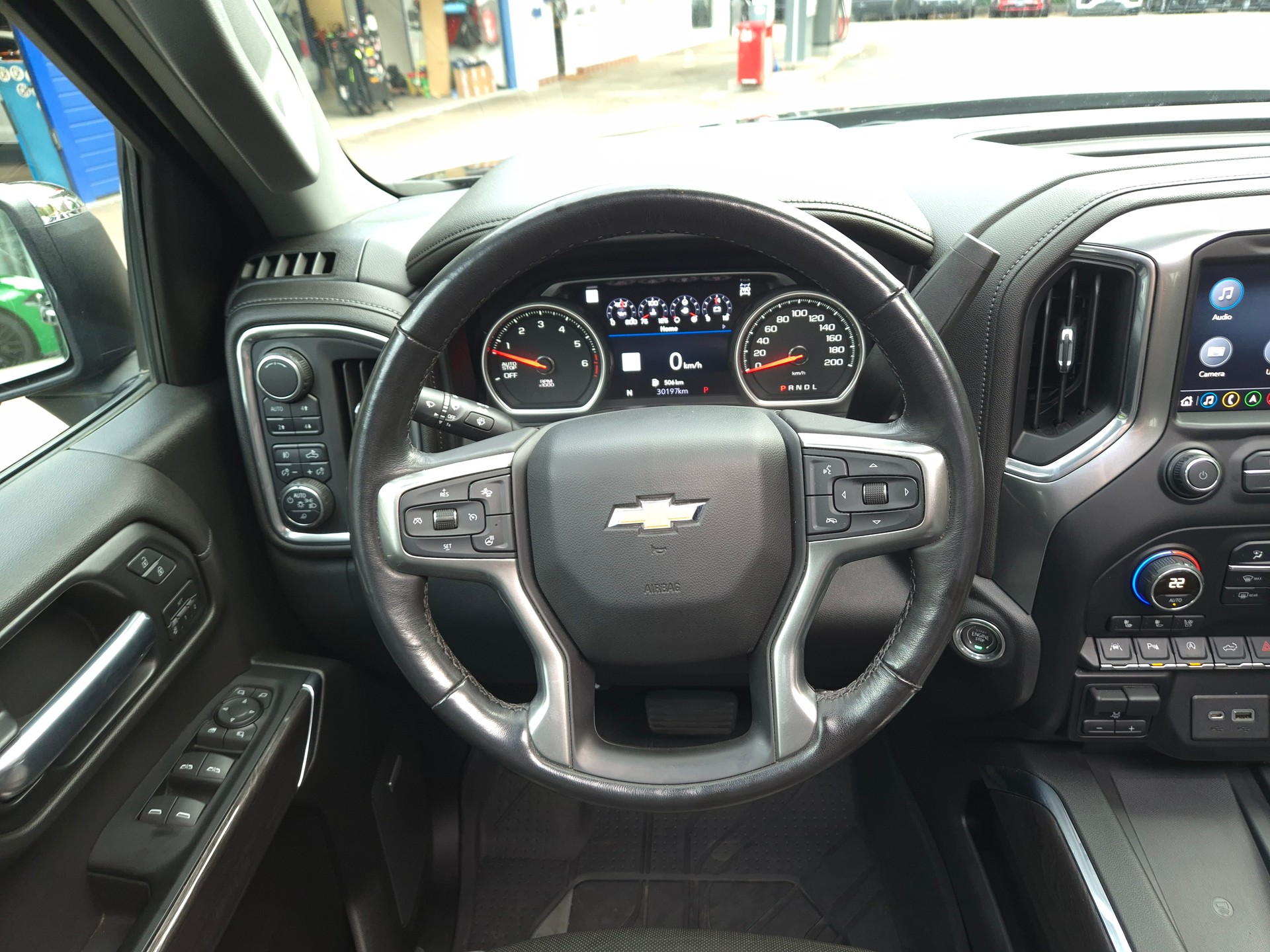CHEVROLET Silverado 1500 LTZ V8-image-22