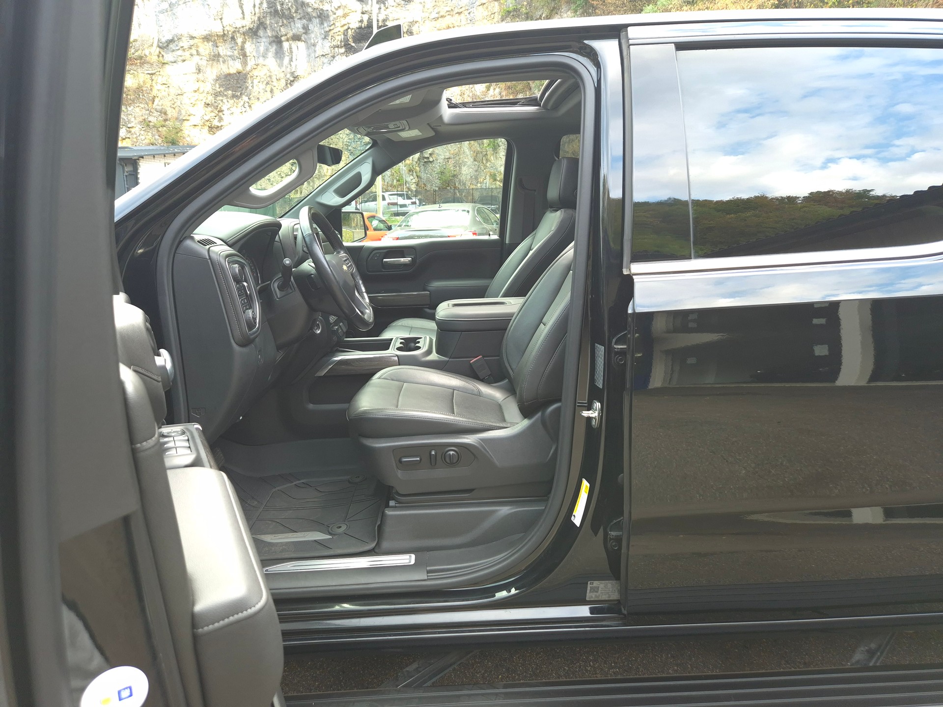 CHEVROLET Silverado 1500 LTZ V8-image-18