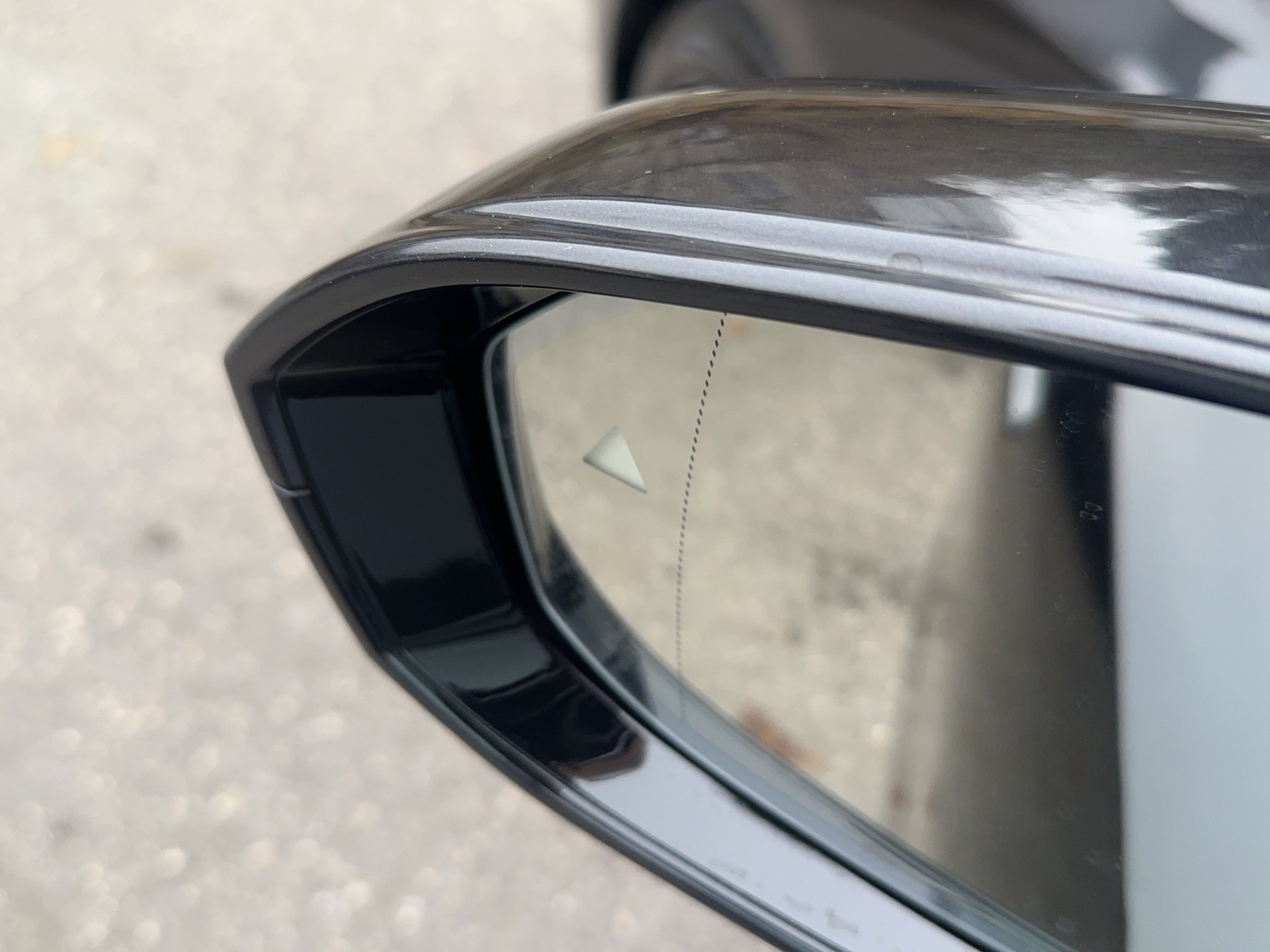 BMW 520d xDrive 48V M Sport 4x4-image-16