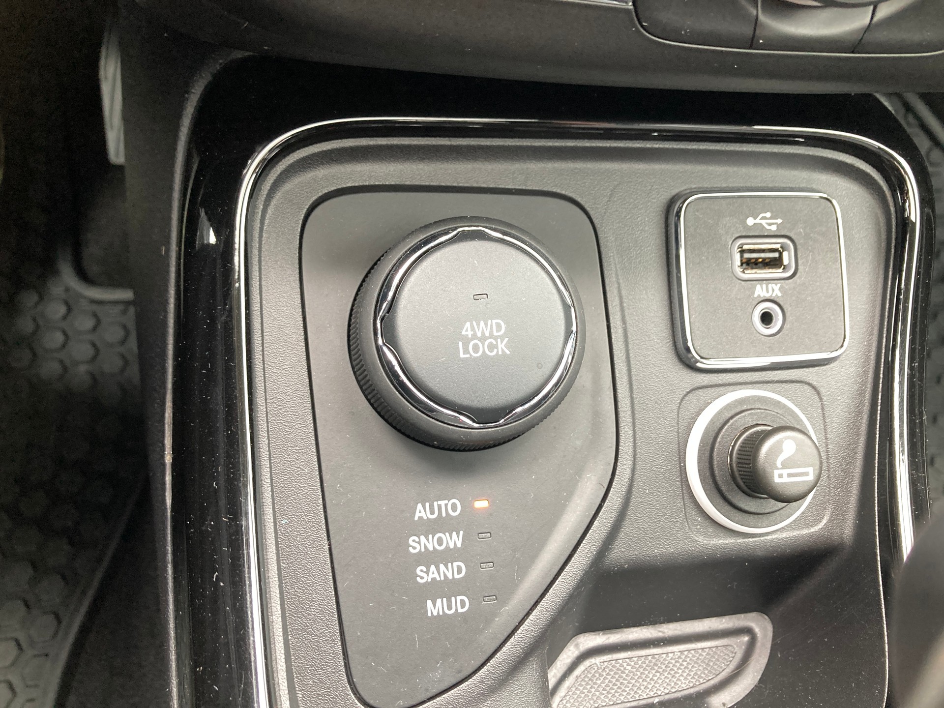 JEEP Compass 1.4 Turbo Limited AWD 9ATX-image-16