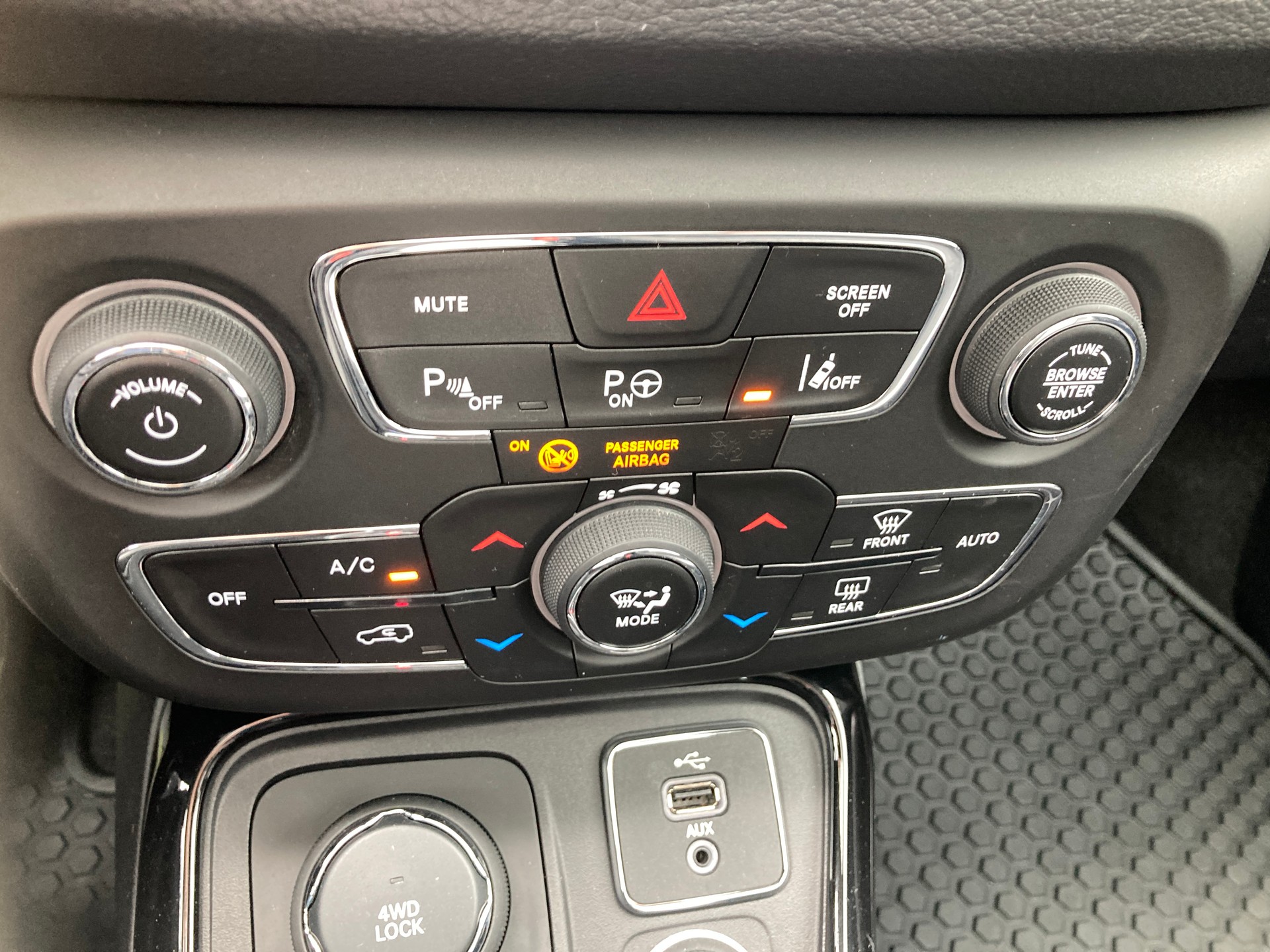 JEEP Compass 1.4 Turbo Limited AWD 9ATX-image-17
