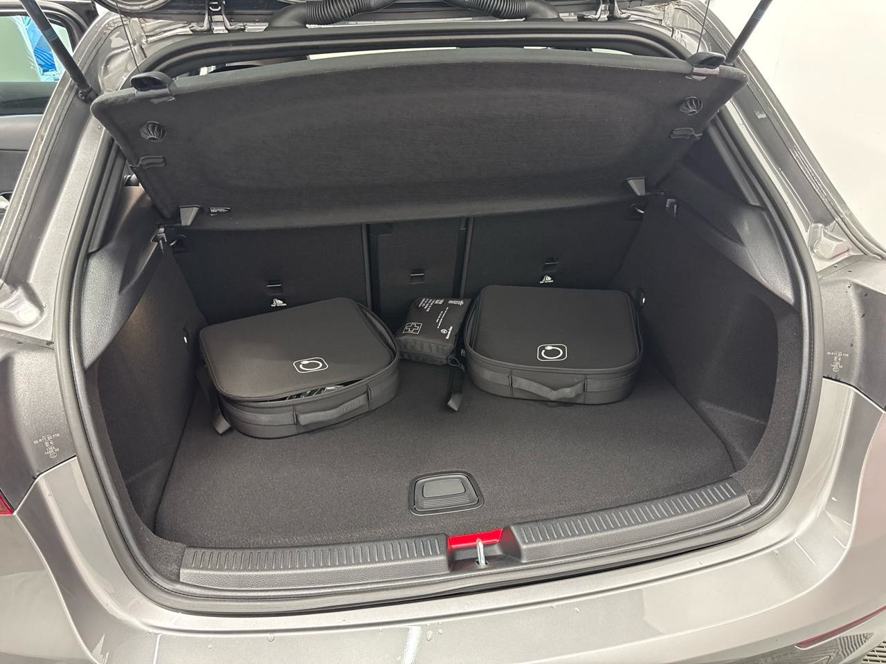 MERCEDES-BENZ A 250 e DCT AMG-image-10