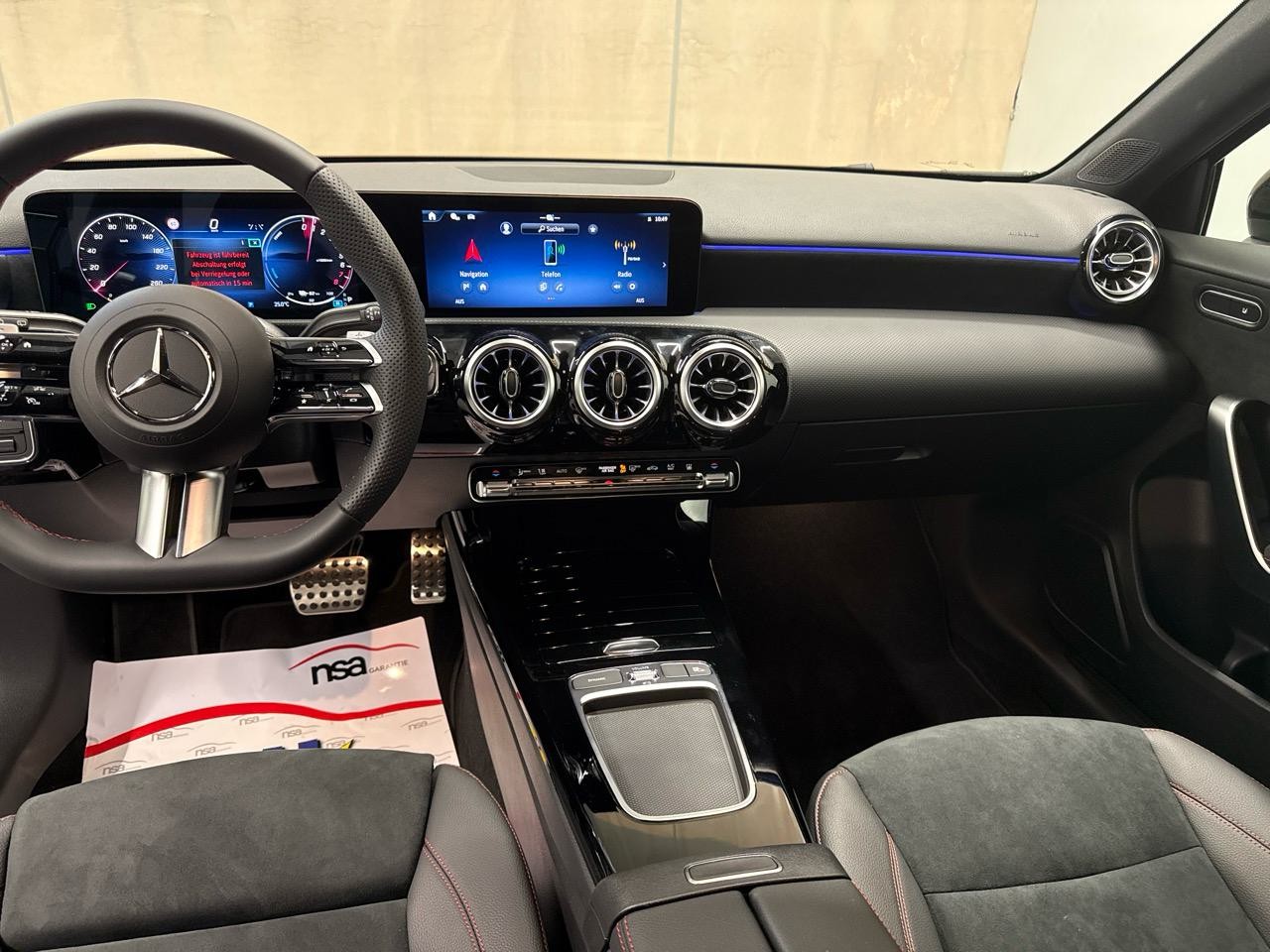 MERCEDES-BENZ A 250 e DCT AMG-image-4