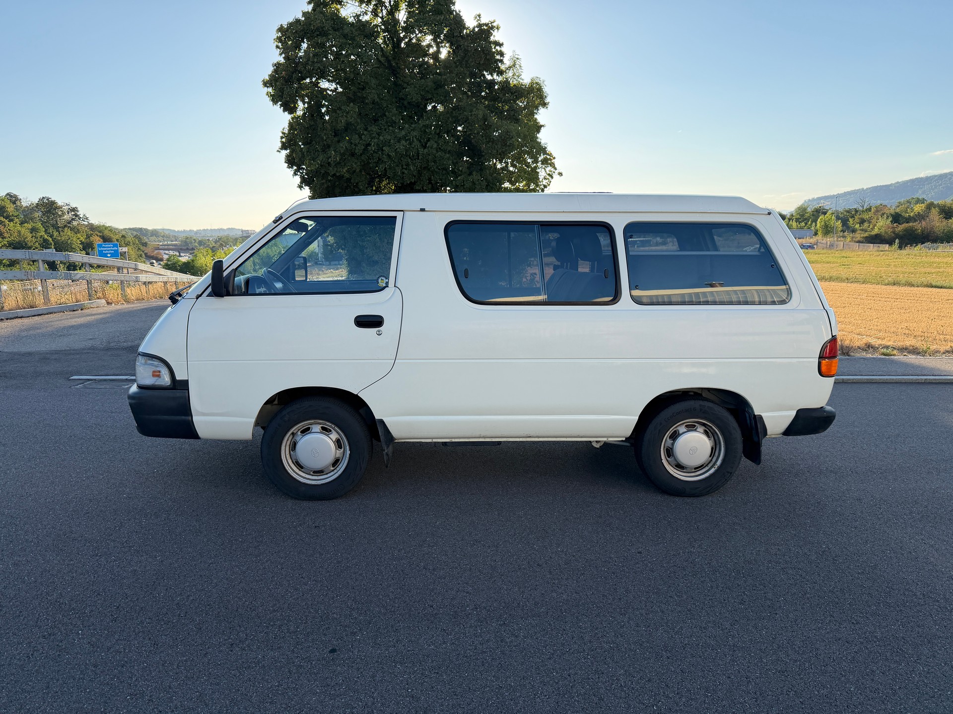 TOYOTA YR 22 LG-MDSEW Wagon-image-12