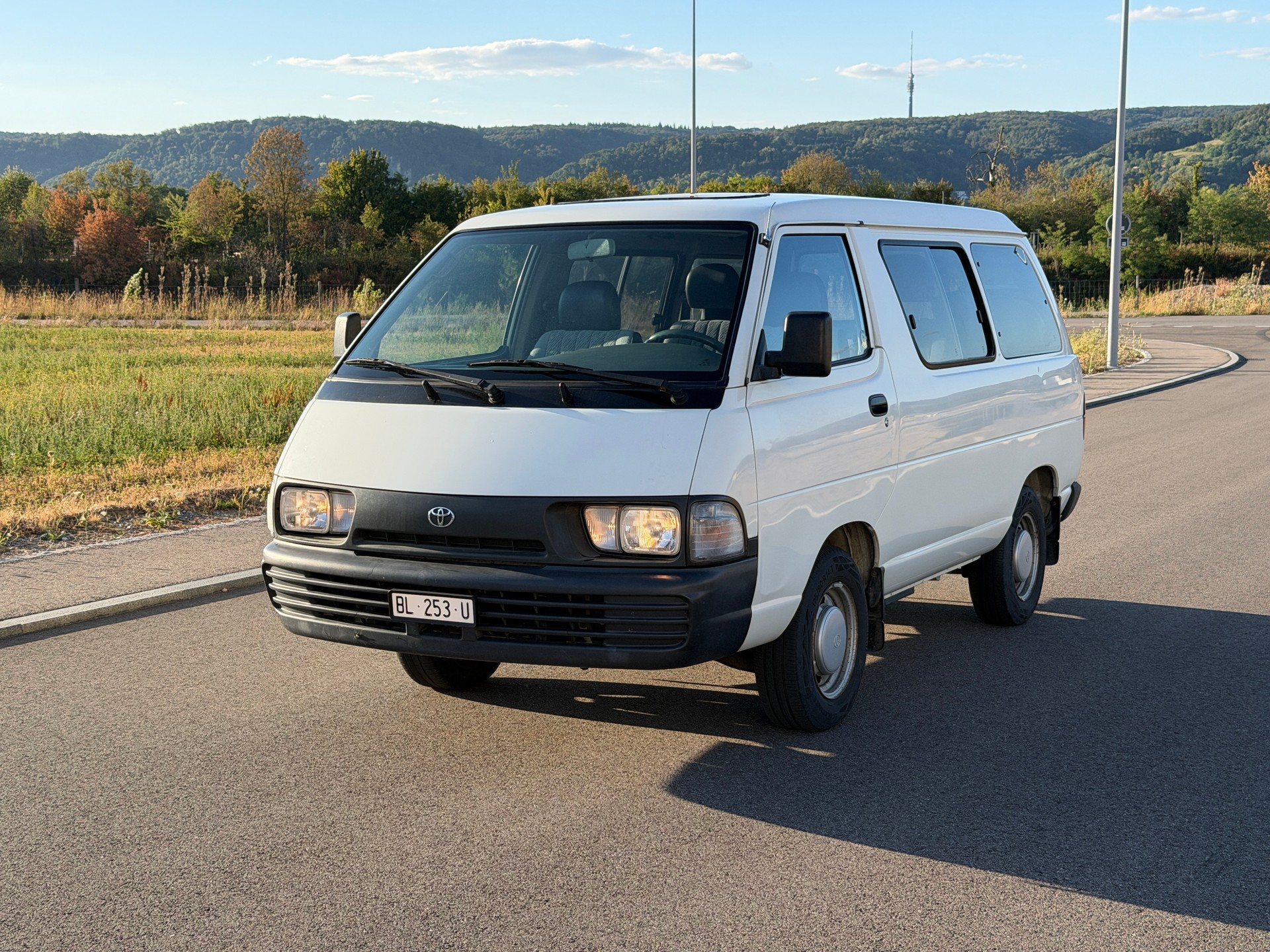 TOYOTA YR 22 LG-MDSEW Wagon-image-0