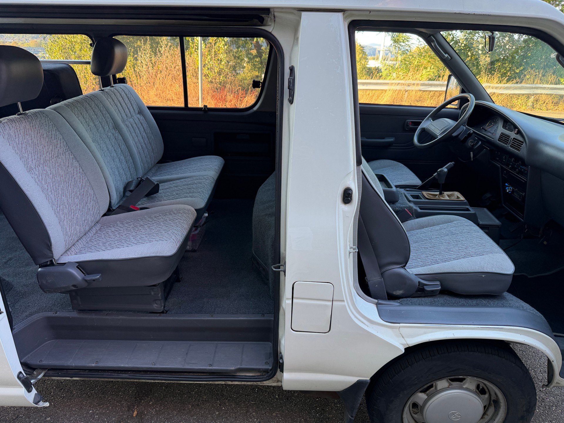 TOYOTA YR 22 LG-MDSEW Wagon-image-19