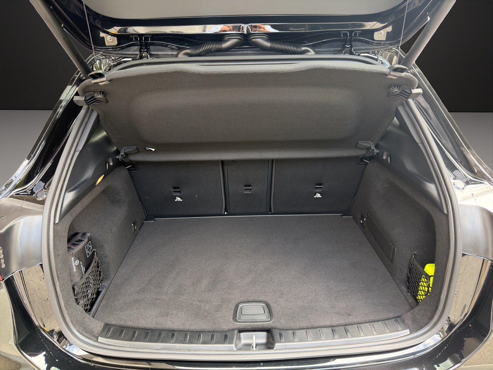 MERCEDES-BENZ GLA 220d 4Matic 8G-DCT-image-13