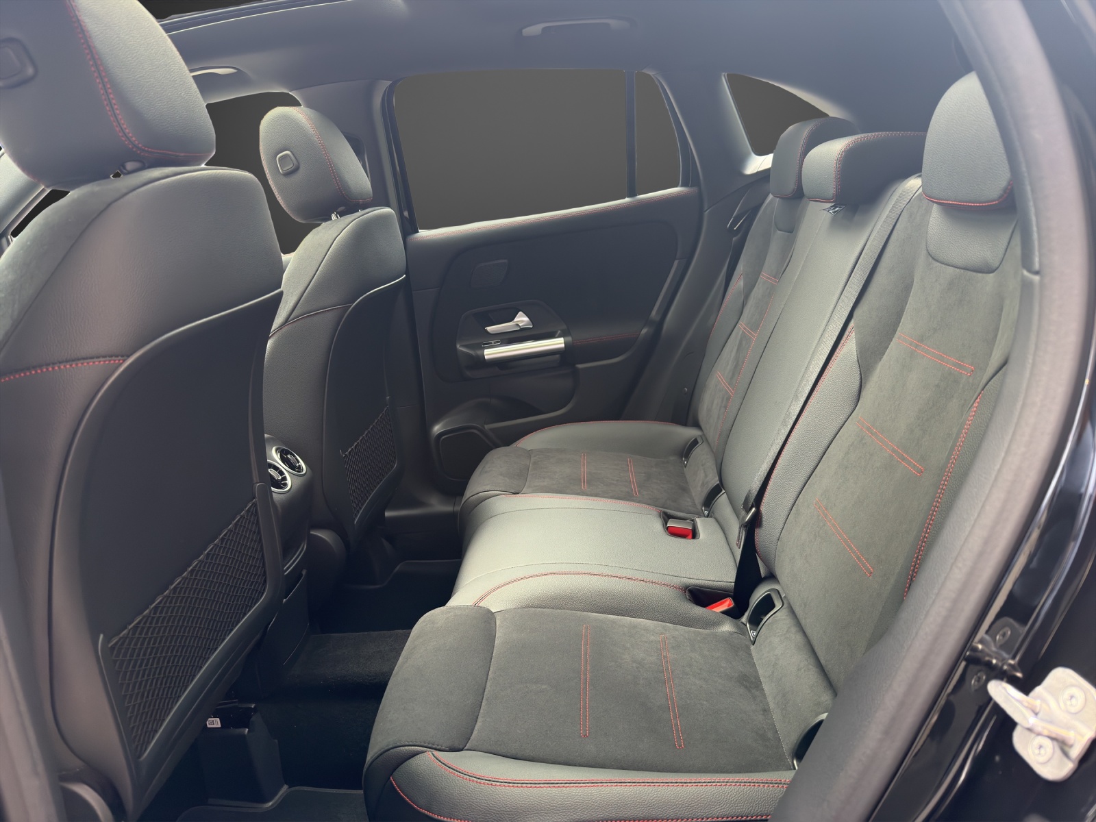 MERCEDES-BENZ GLA 220d 4Matic 8G-DCT-image-11