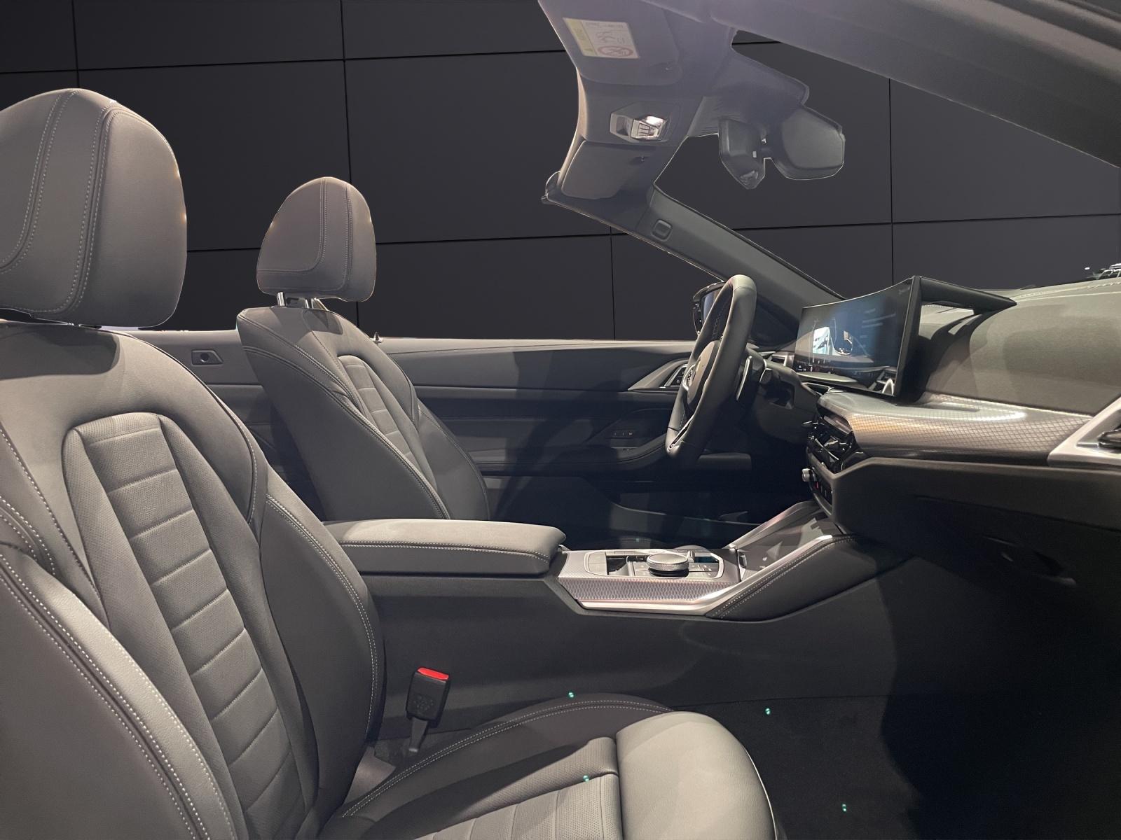 BMW M440i xDrive Cabrio-image-19