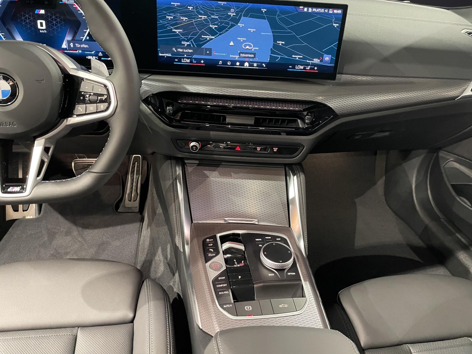BMW M440i xDrive Cabrio-image-12