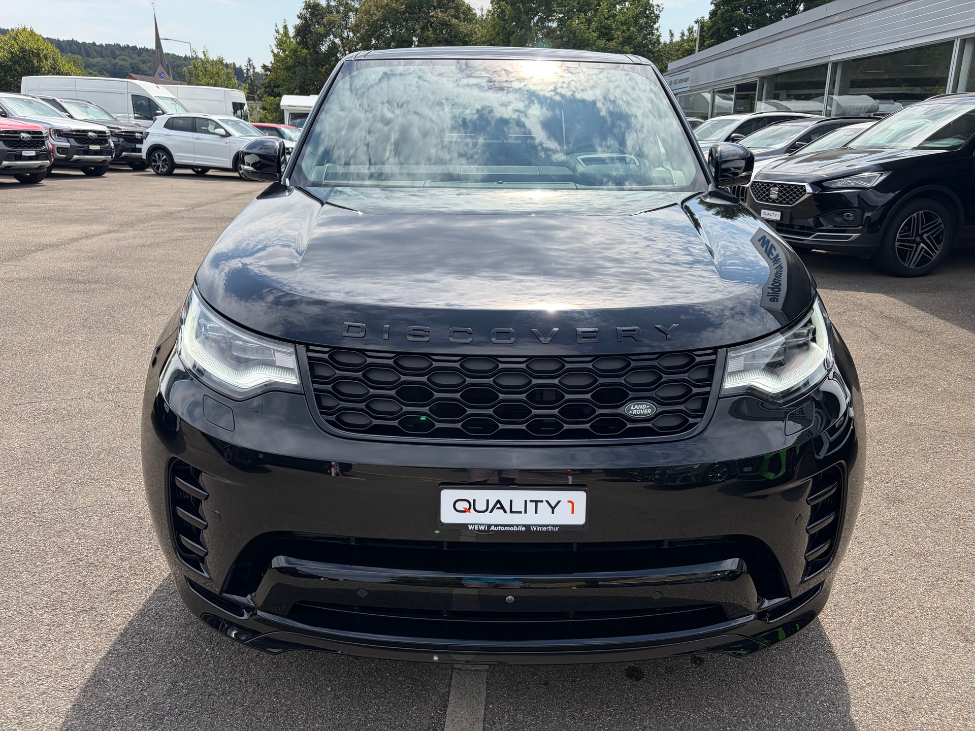 LAND ROVER Discovery 3.0 i6 360 R-Dynamic HSE AWD Automatic-image-1