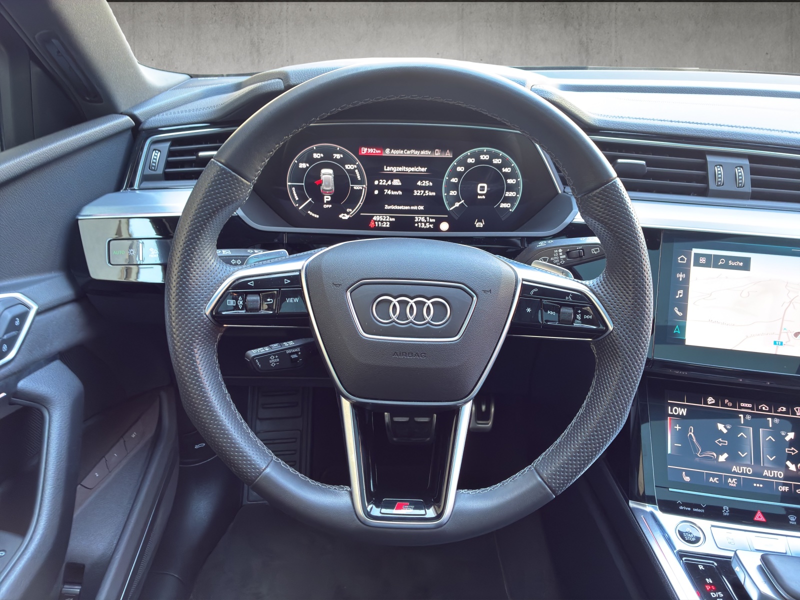 AUDI Q8 55 e-tron S line quattro-image-9