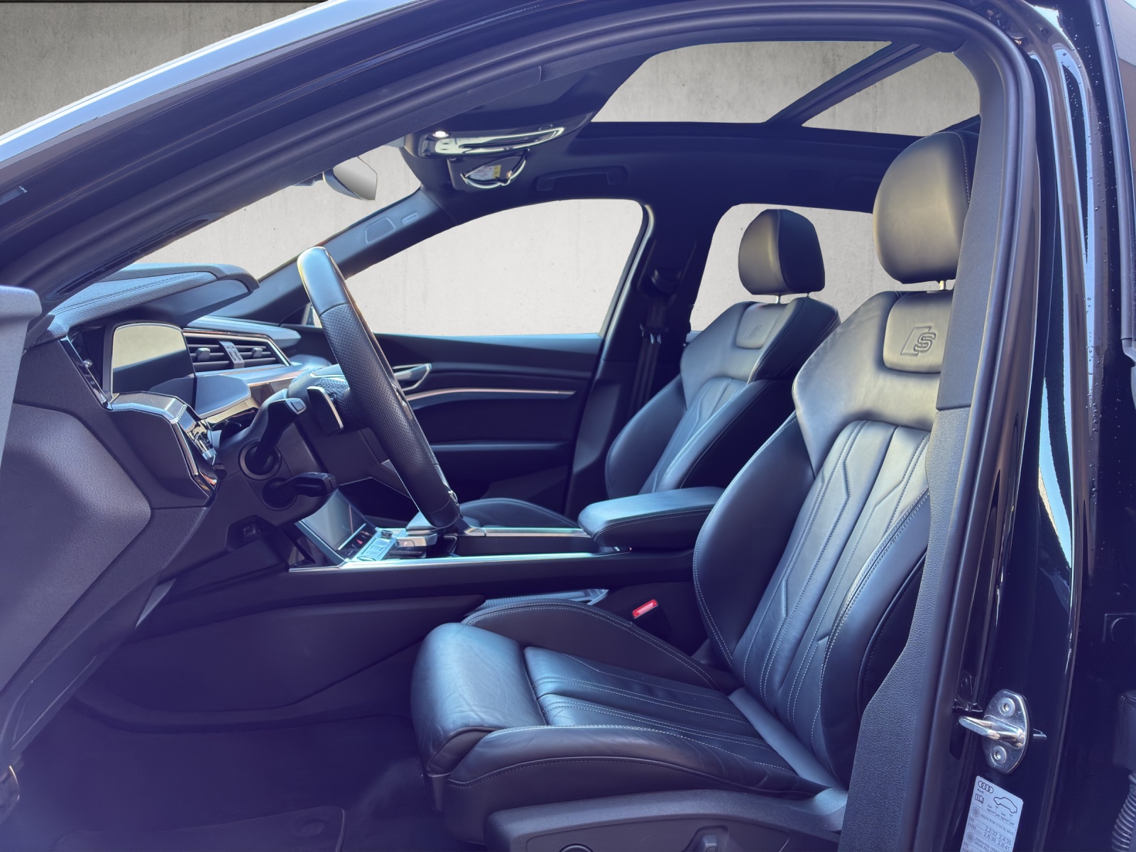 AUDI Q8 55 e-tron S line quattro-image-7
