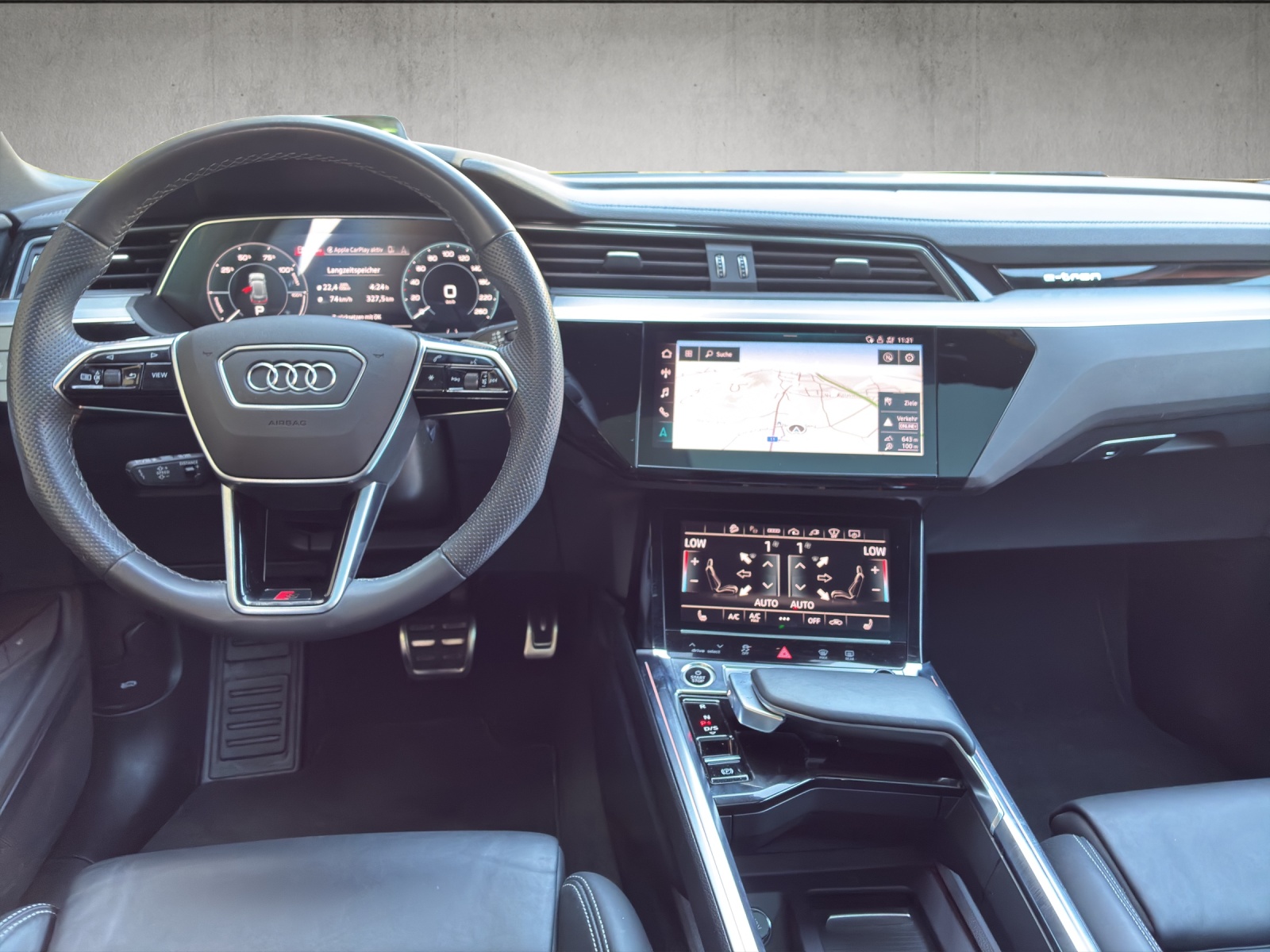 AUDI Q8 55 e-tron S line quattro-image-8