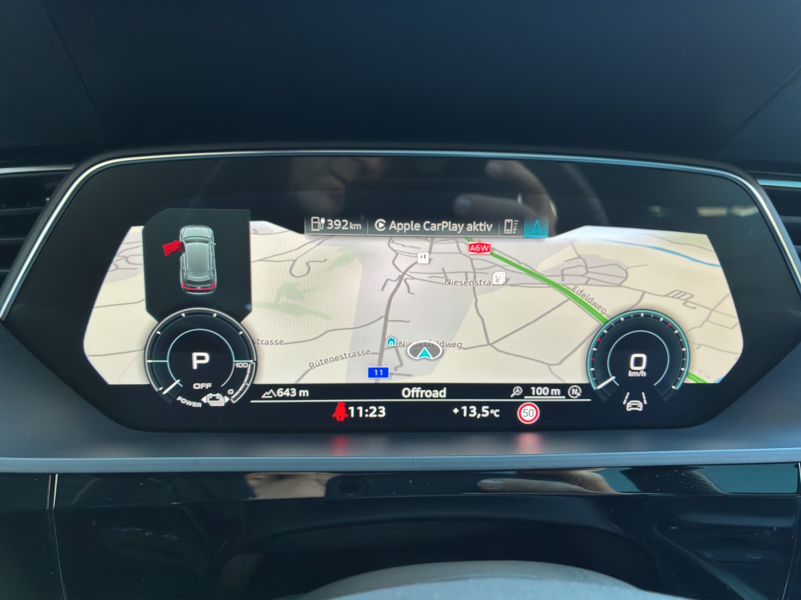 AUDI Q8 55 e-tron S line quattro-image-11