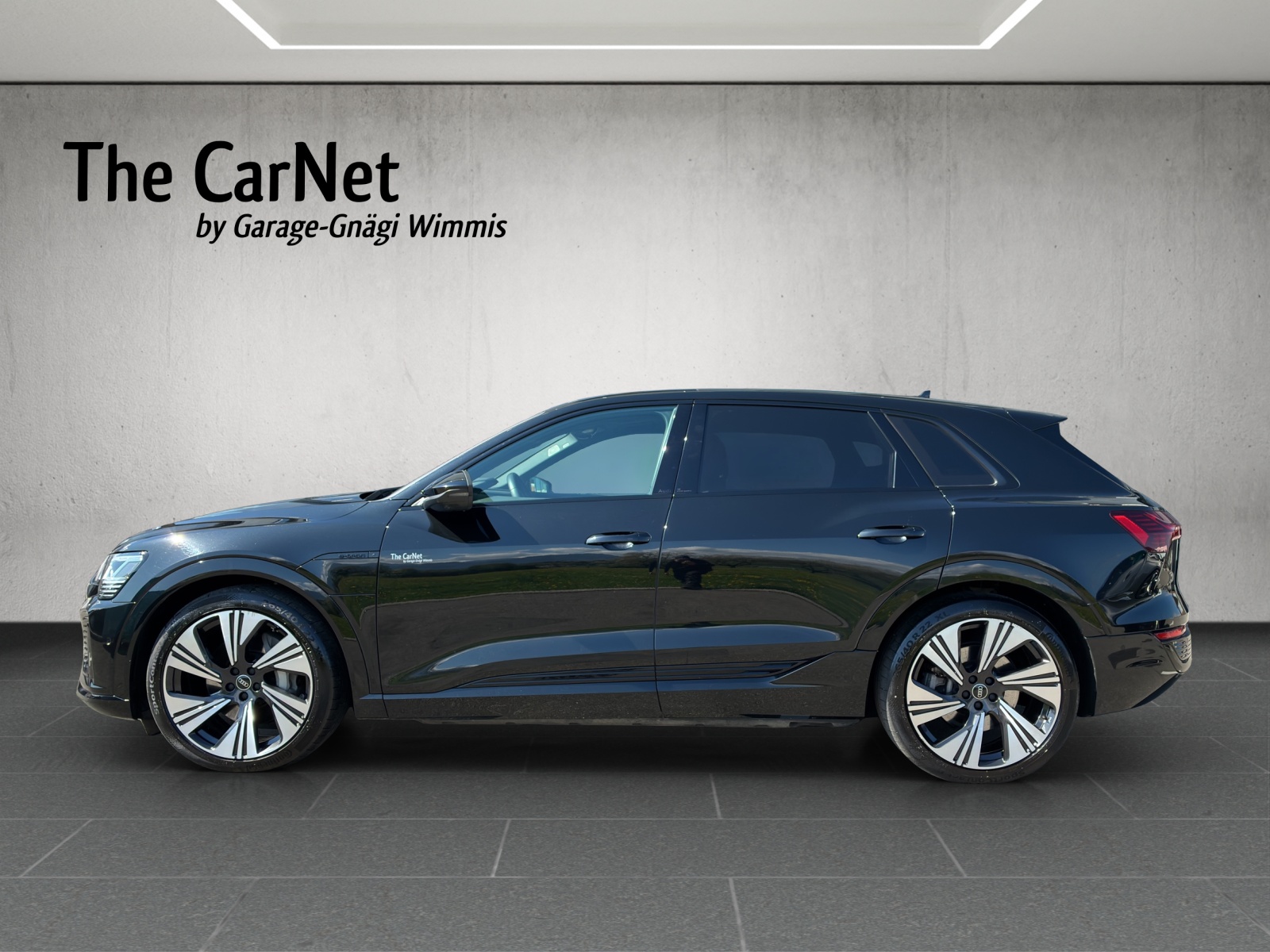 AUDI Q8 55 e-tron S line quattro-image-6