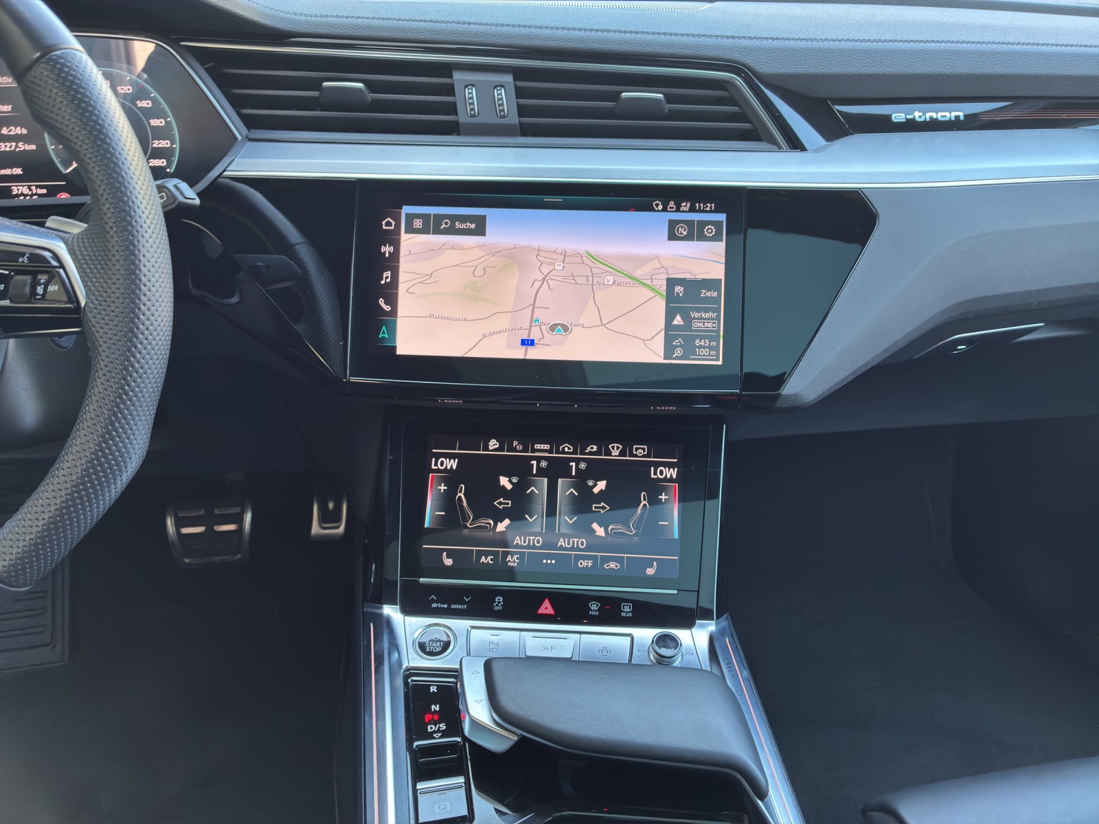 AUDI Q8 55 e-tron S line quattro-image-10