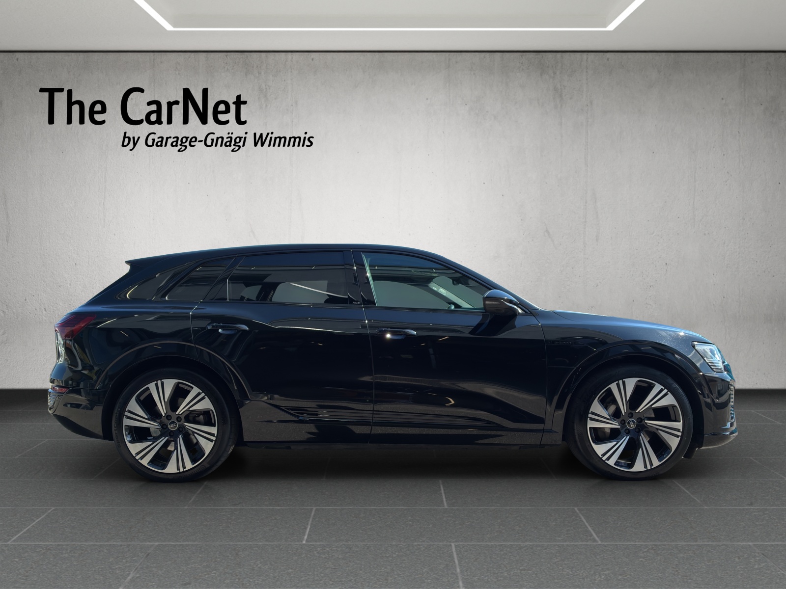 AUDI Q8 55 e-tron S line quattro-image-3