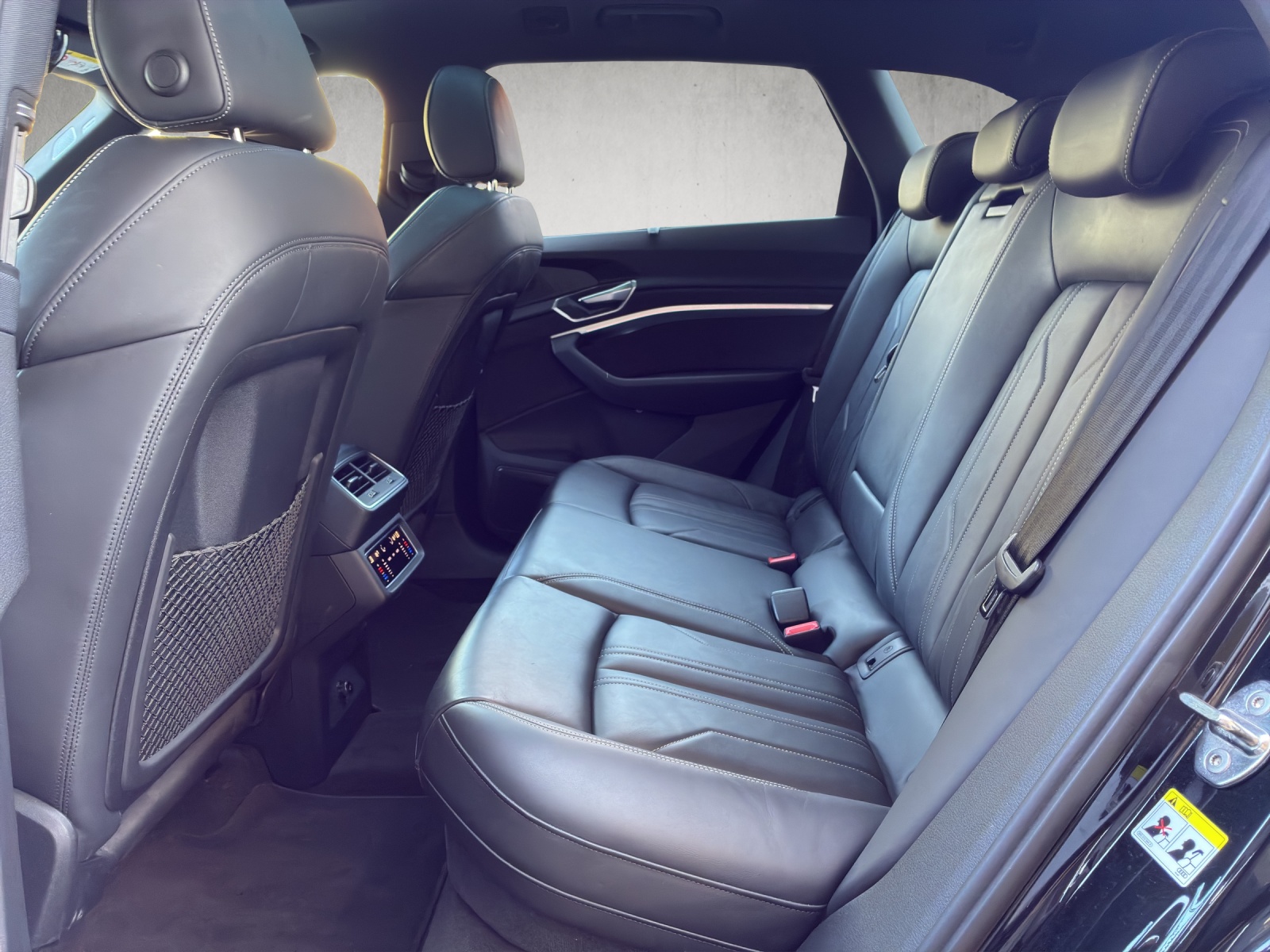 AUDI Q8 55 e-tron S line quattro-image-13