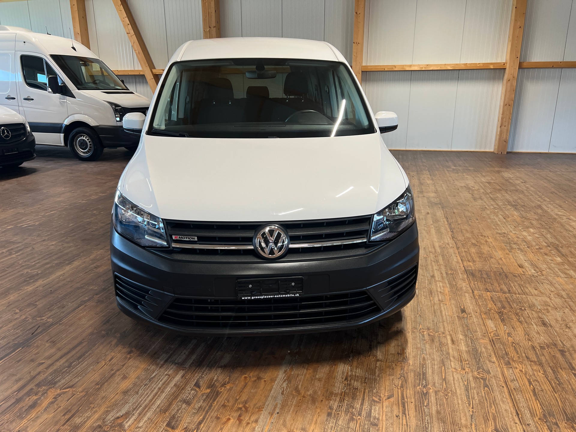 VW Caddy Maxi 2.0 TDI 4Motion-image-1