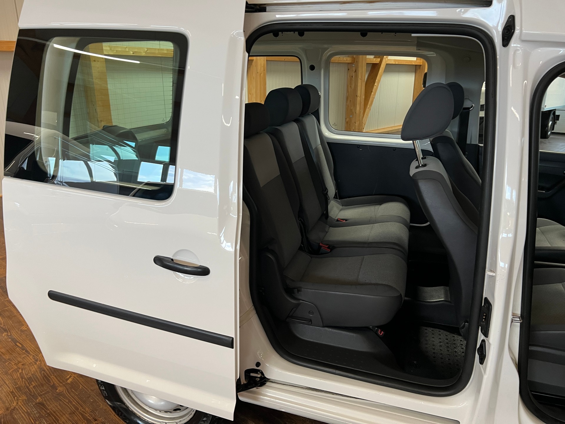 VW Caddy 2.0 TDI 4Motion-image-12