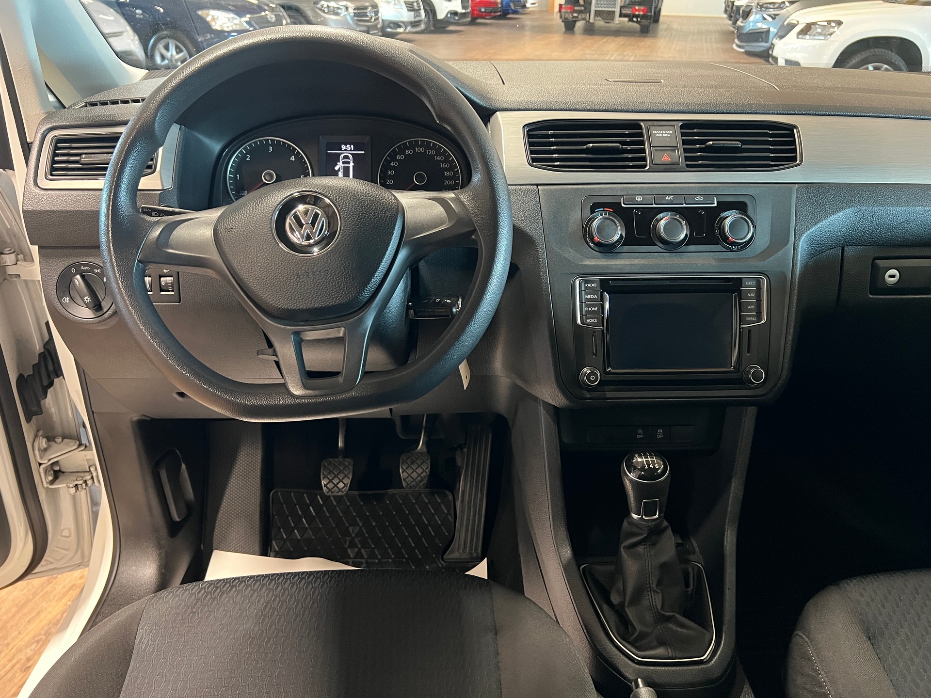 VW Caddy Maxi 2.0 TDI 4Motion-image-10
