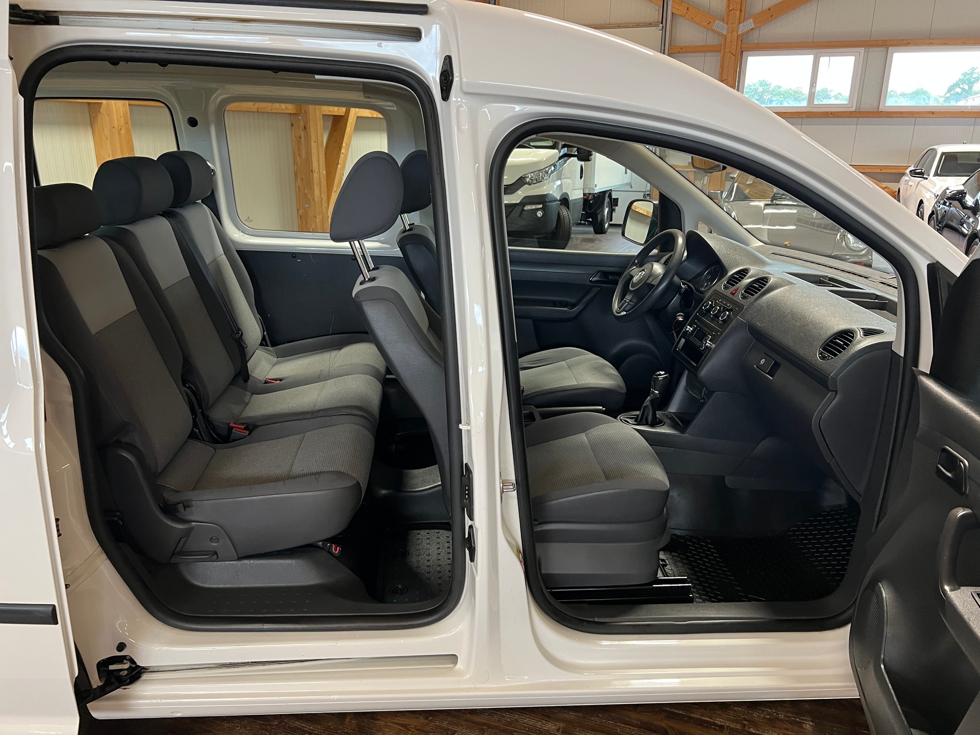 VW Caddy 2.0 TDI 4Motion-image-13