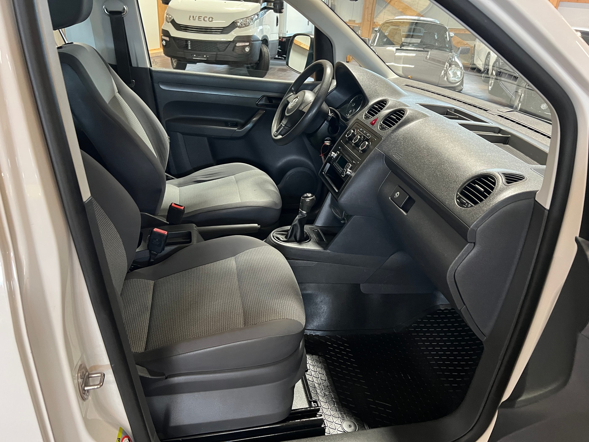 VW Caddy 2.0 TDI 4Motion-image-10