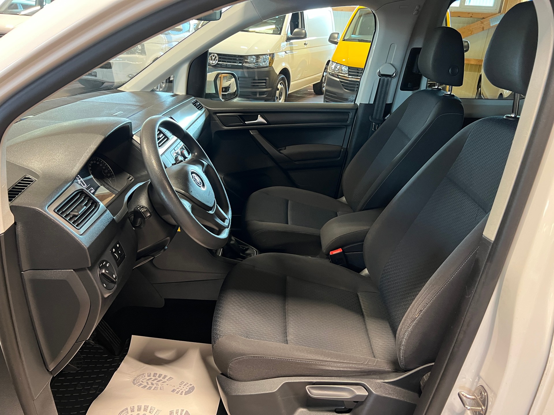 VW Caddy Maxi 2.0 TDI 4Motion-image-8