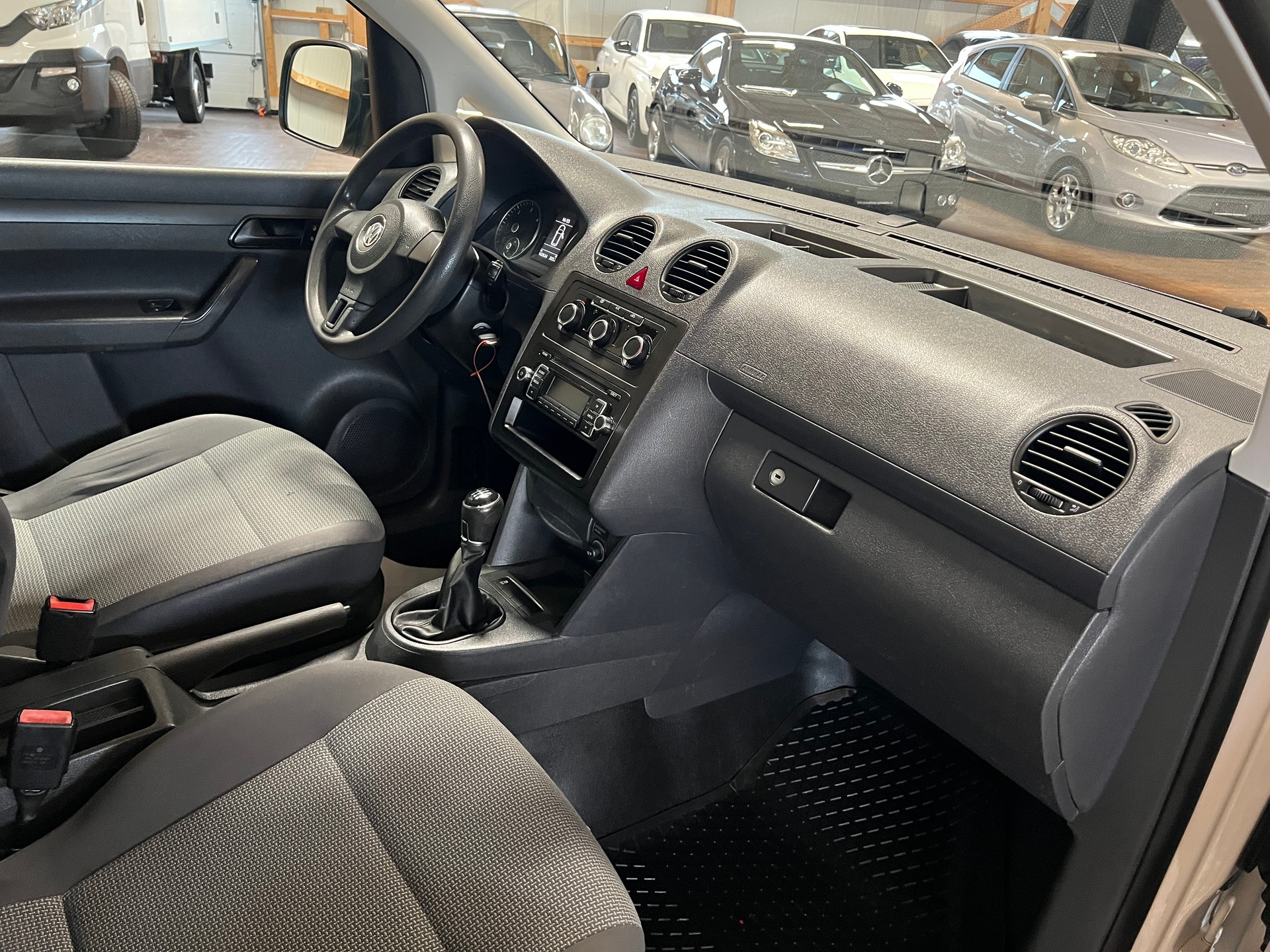 VW Caddy 2.0 TDI 4Motion-image-11