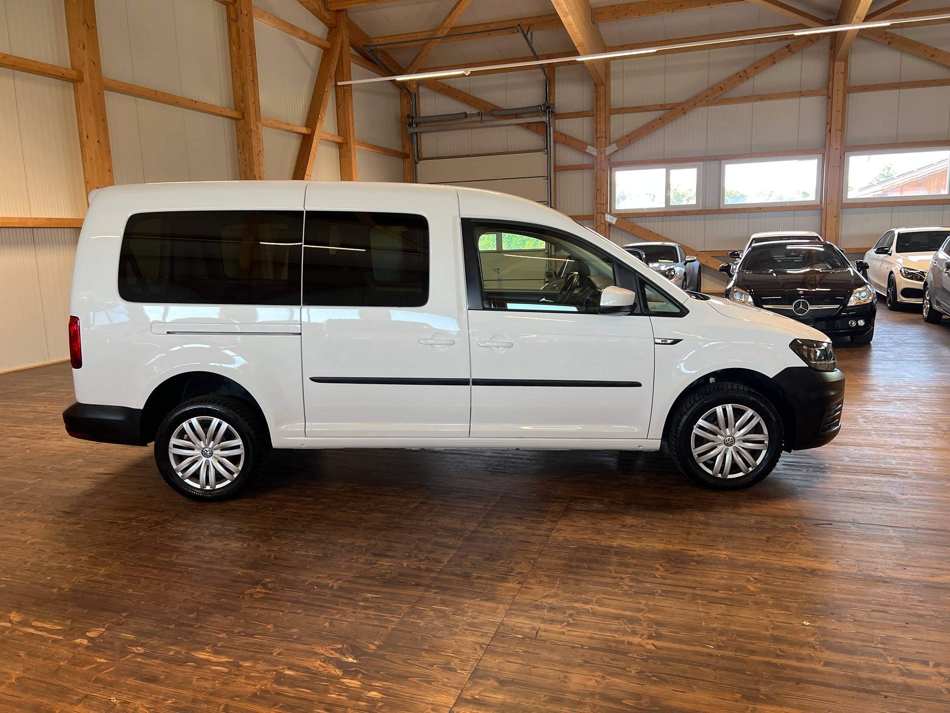 VW Caddy Maxi 2.0 TDI 4Motion-image-3
