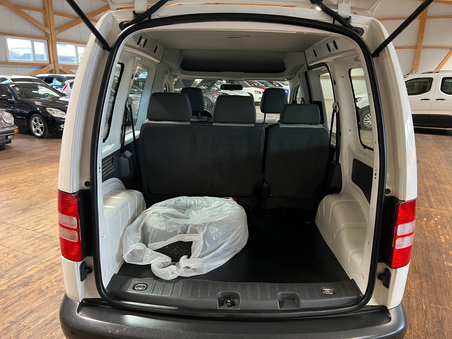 VW Caddy 2.0 TDI 4Motion-image-14