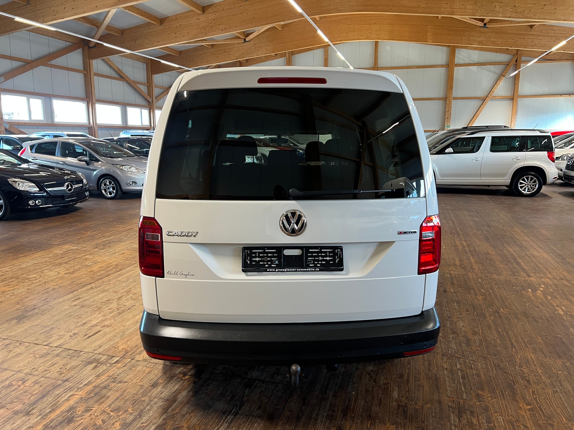 VW Caddy Maxi 2.0 TDI 4Motion-image-5