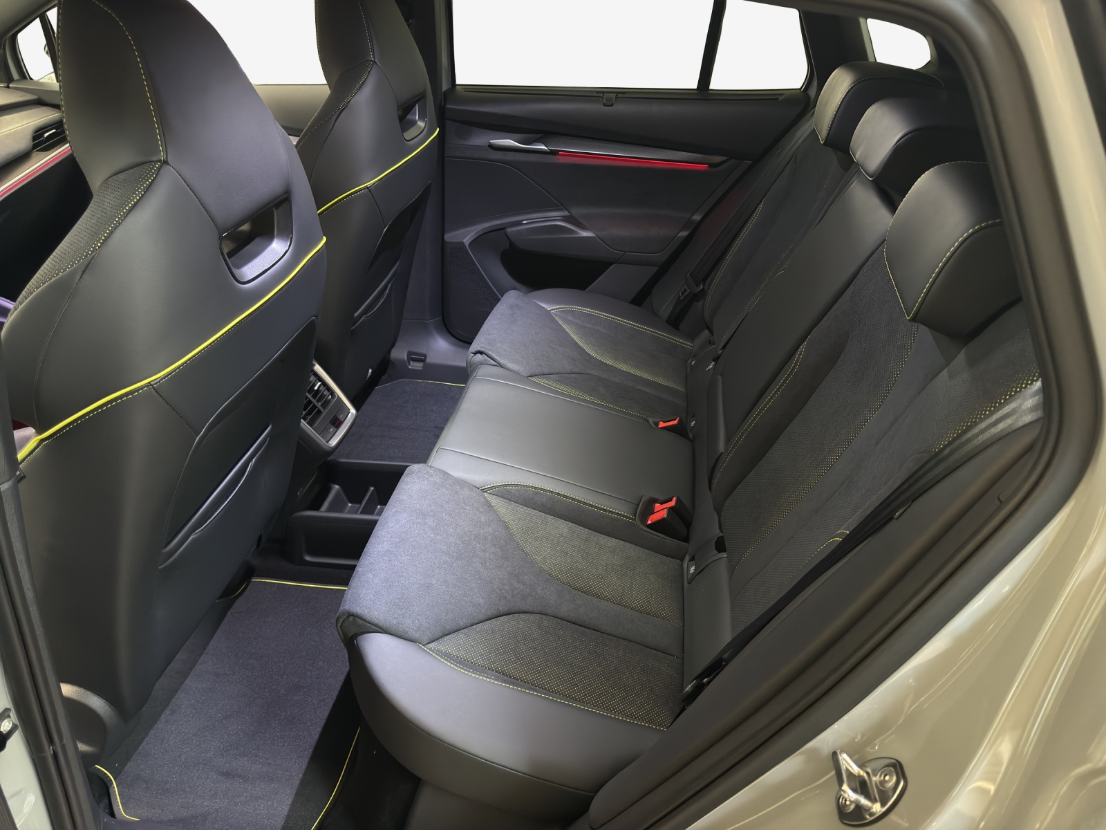 SKODA Elroq RS 4x4-image-12