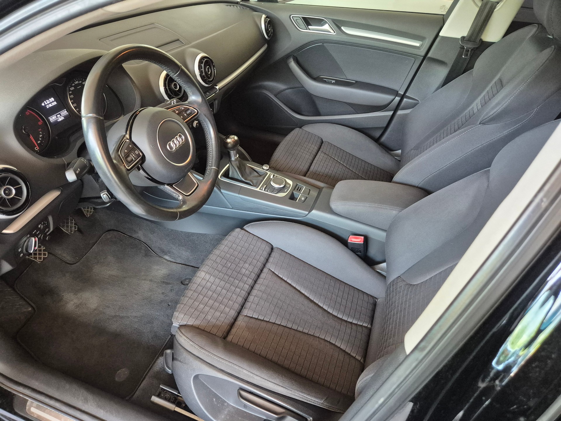 AUDI A3 Sportback 2.0 TDI Ambition-image-6