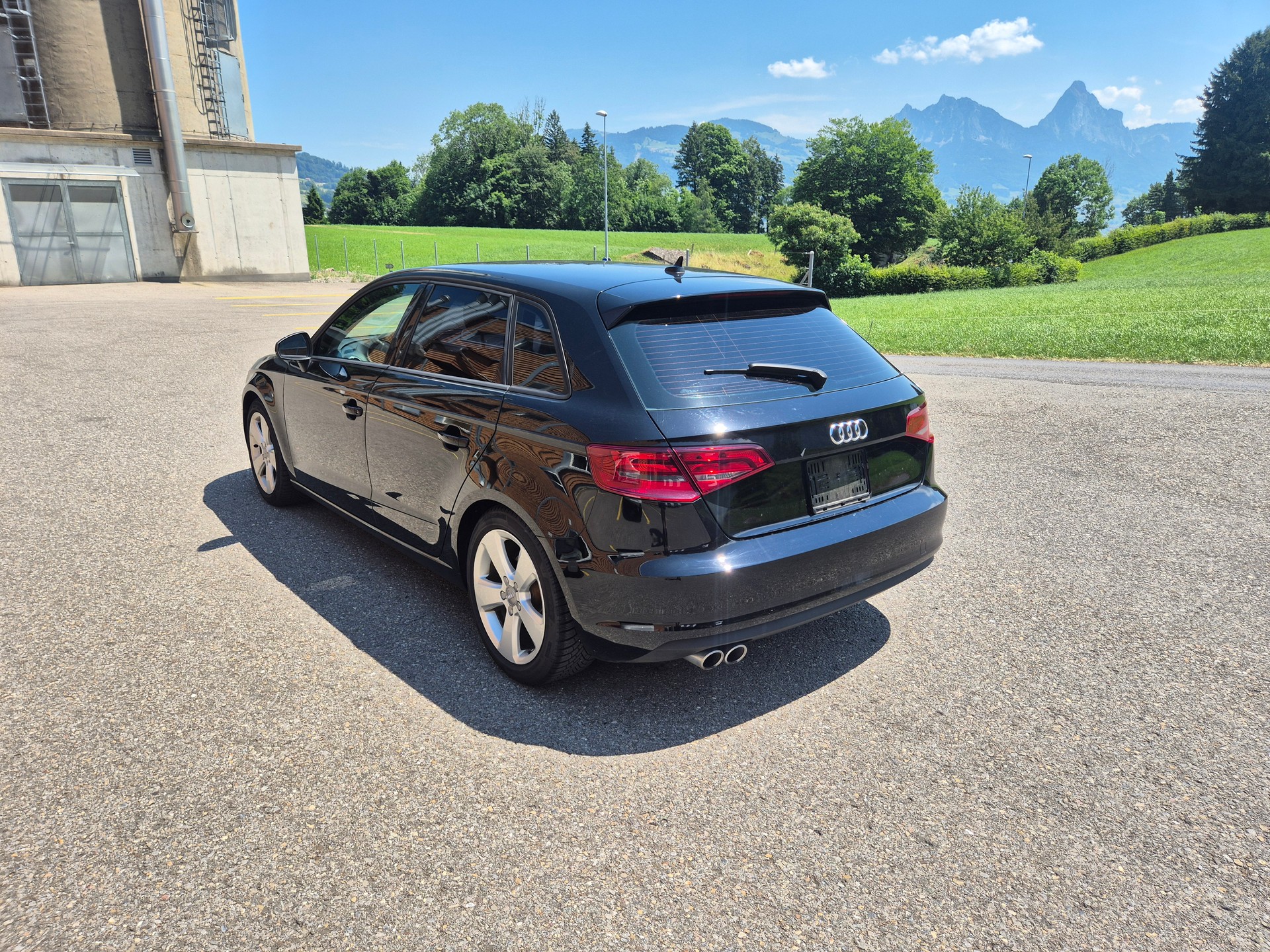 AUDI A3 Sportback 2.0 TDI Ambition-image-2