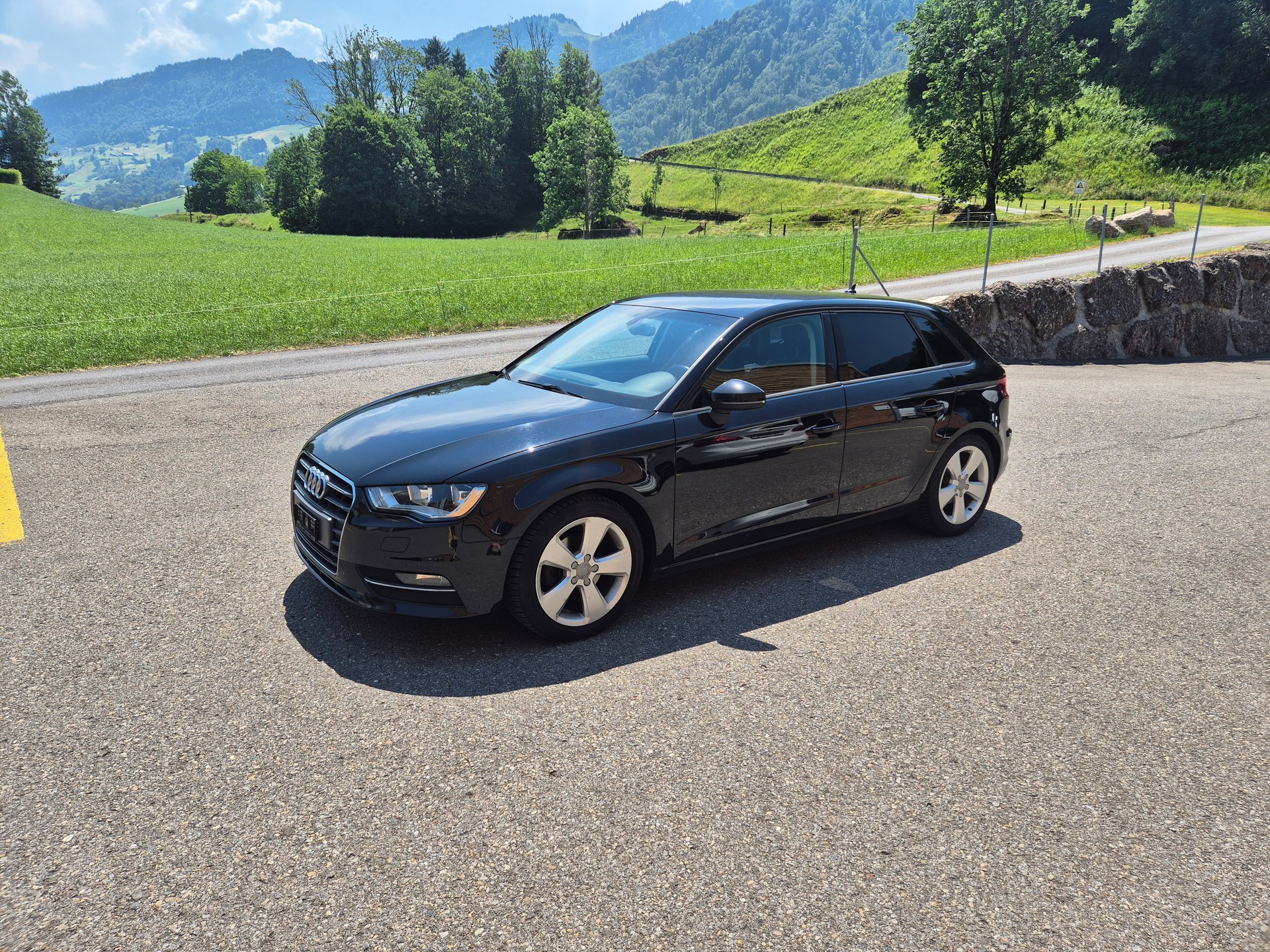 AUDI A3 Sportback 2.0 TDI Ambition-image-1